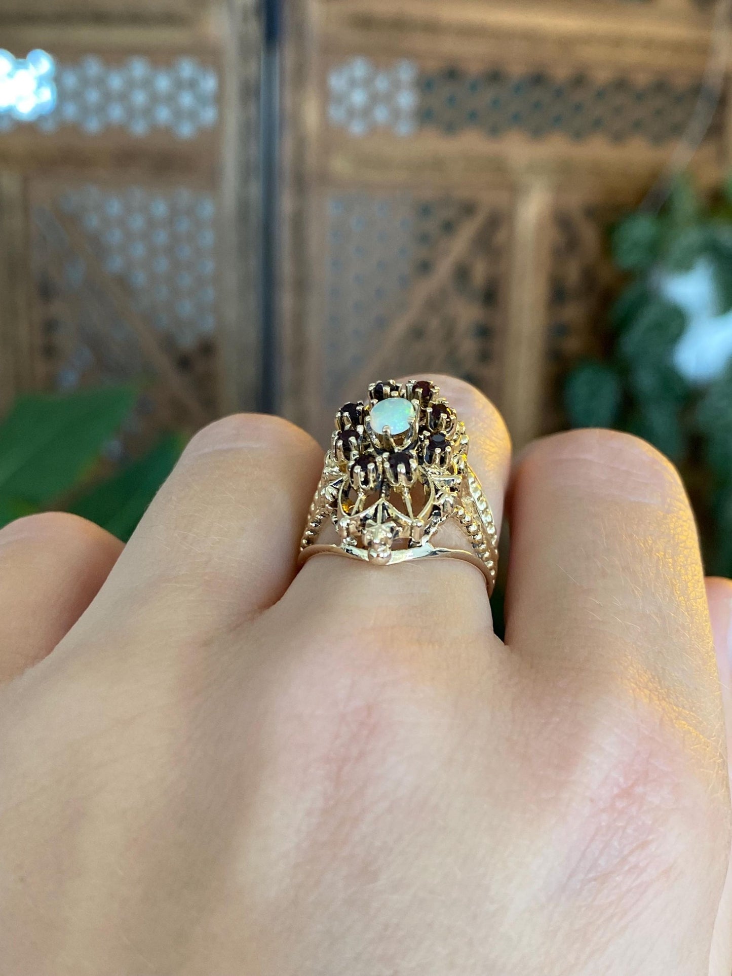 Vintage Solid 14k Yellow Gold Garnet Halo Opal Stars Ring - Size 6.25