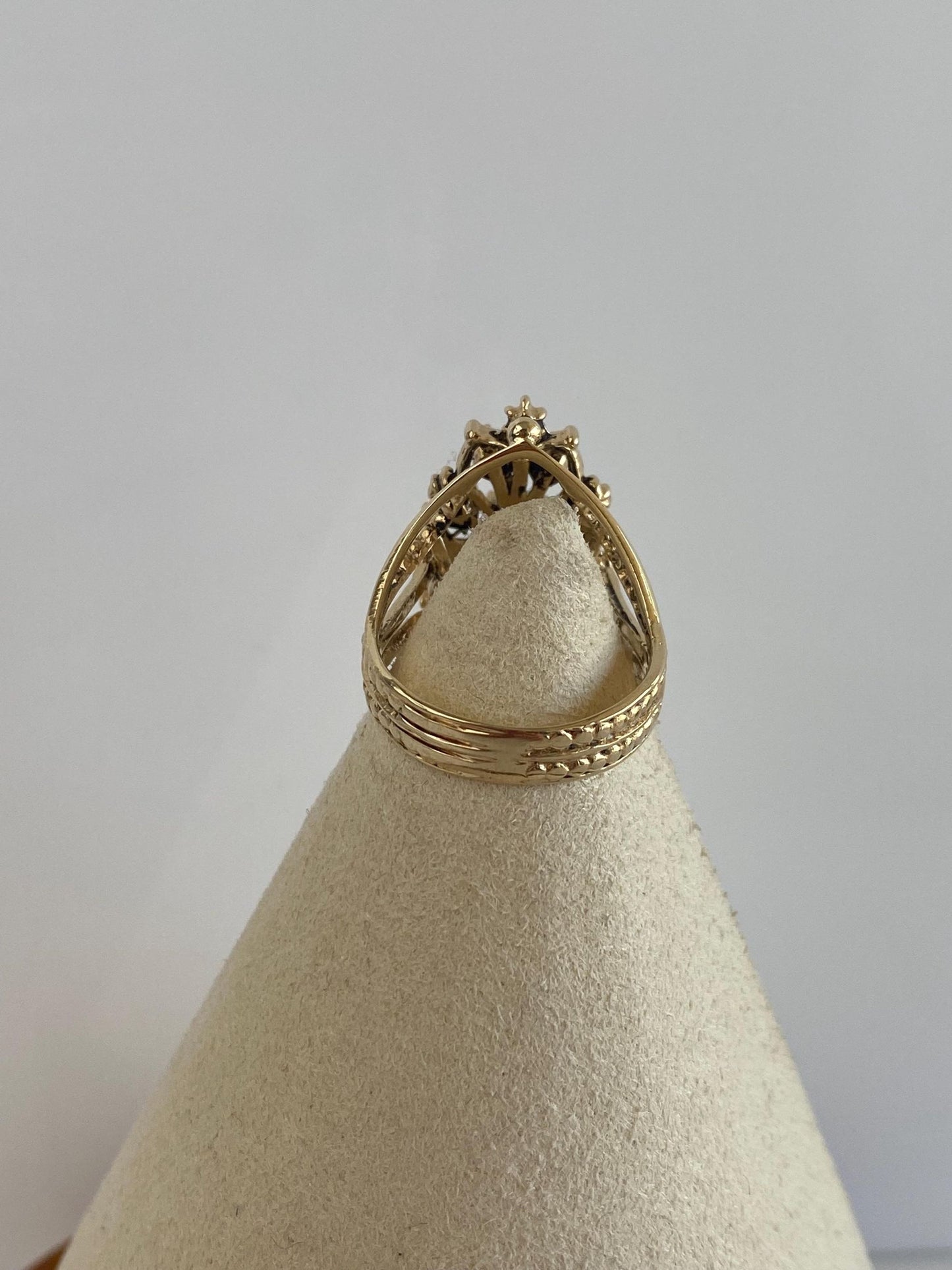 Vintage Solid 14k Yellow Gold Garnet Halo Opal Stars Ring - Size 6.25