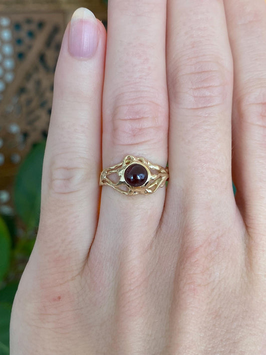 Vintage Solid 14k Yellow Gold Garnet Cabochon Ring - Size 5