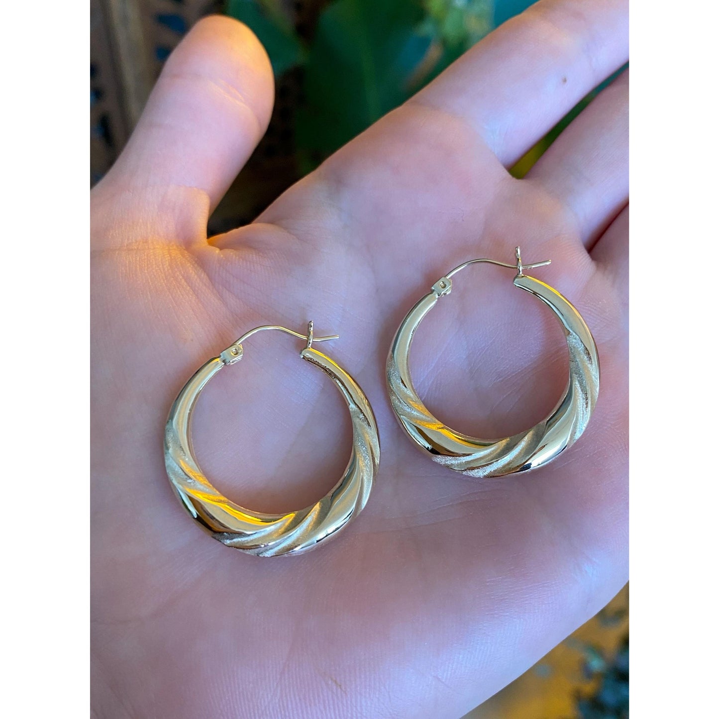 Vintage 14k Yellow Gold Scalloped Design Hoop Earrings