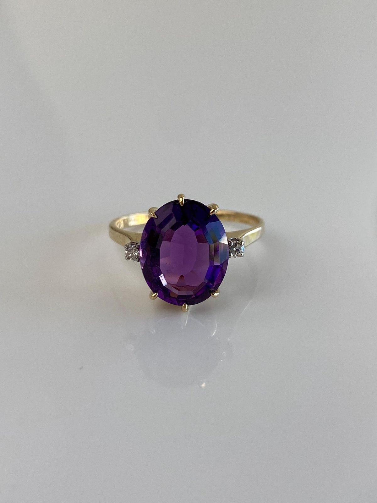 Vintage Solid 14k Yellow Gold Amethyst Diamonds Ring - Size 7.75
