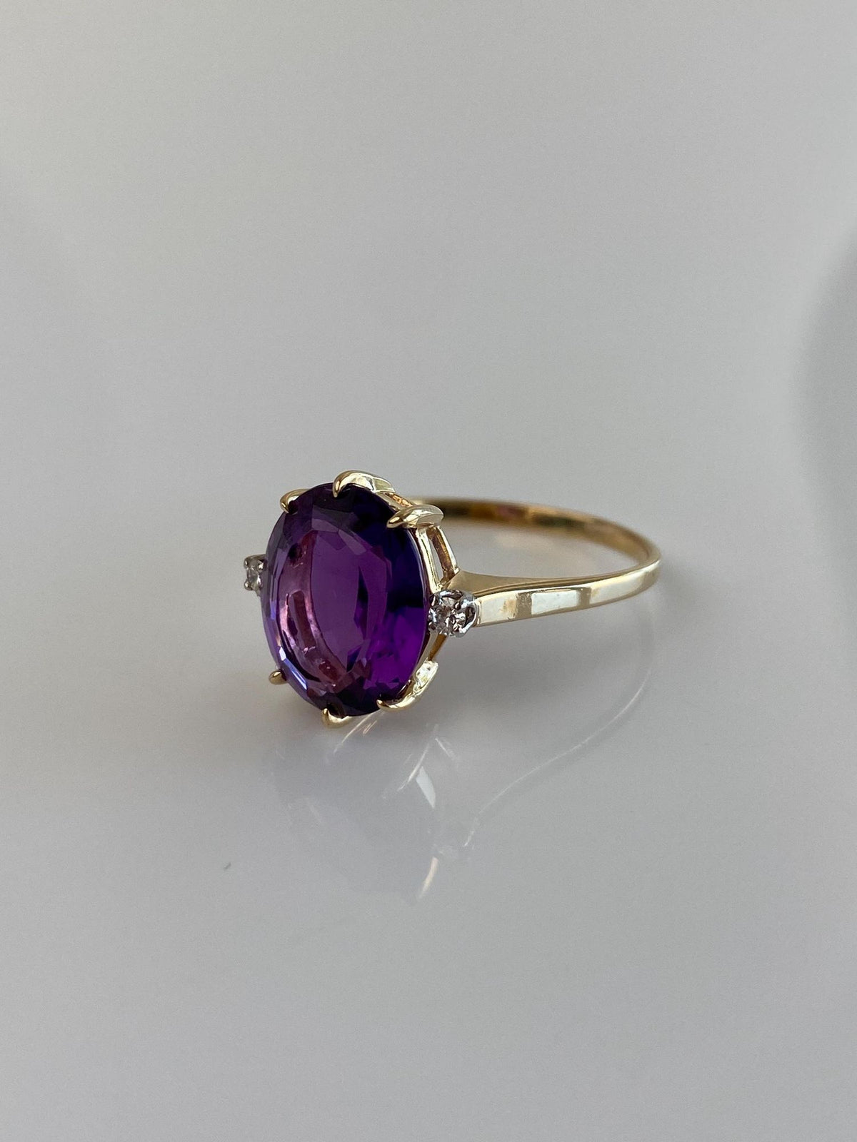 Vintage Solid 14k Yellow Gold Amethyst Diamonds Ring - Size 7.75