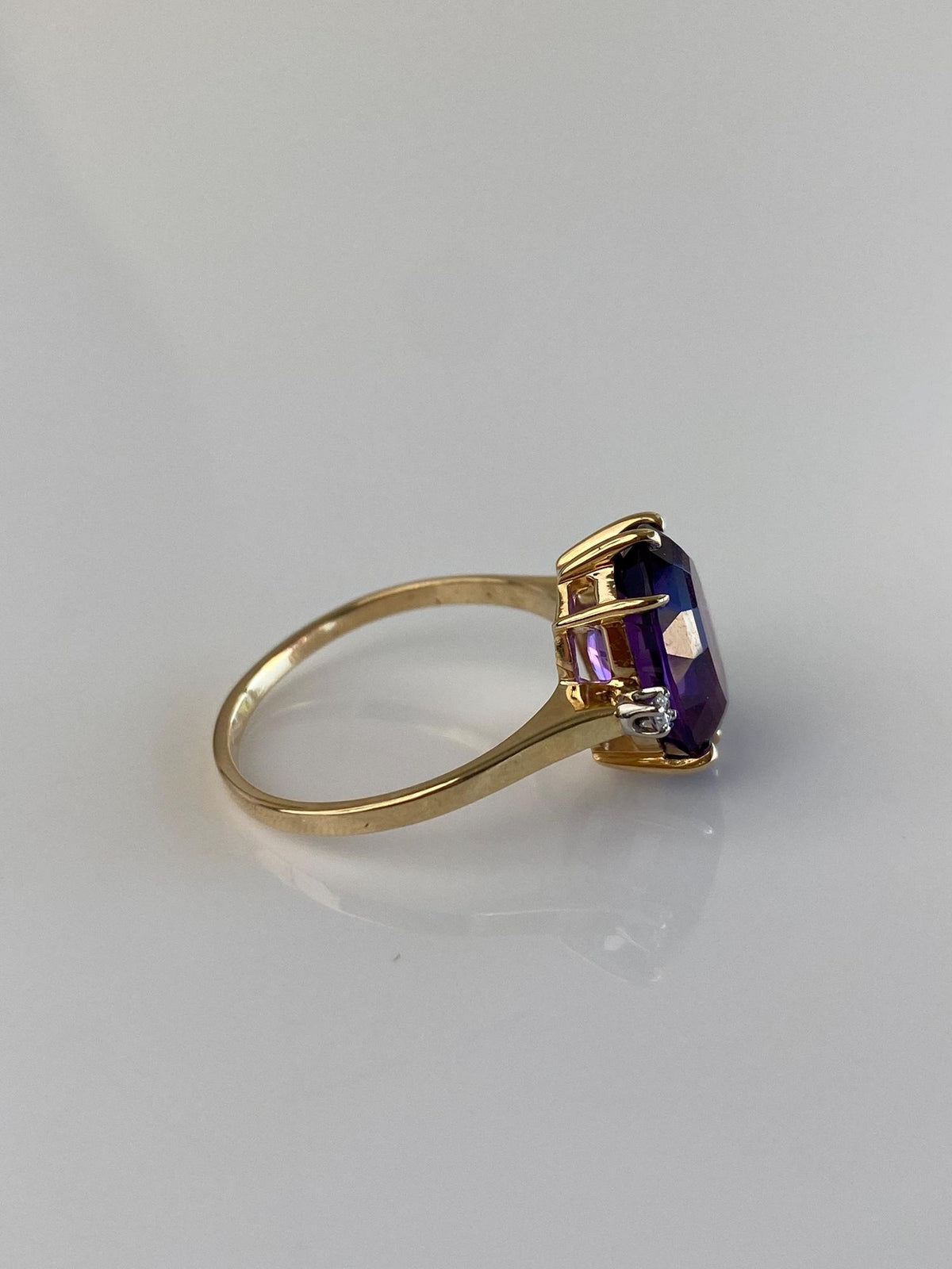 Vintage Solid 14k Yellow Gold Amethyst Diamonds Ring - Size 7.75