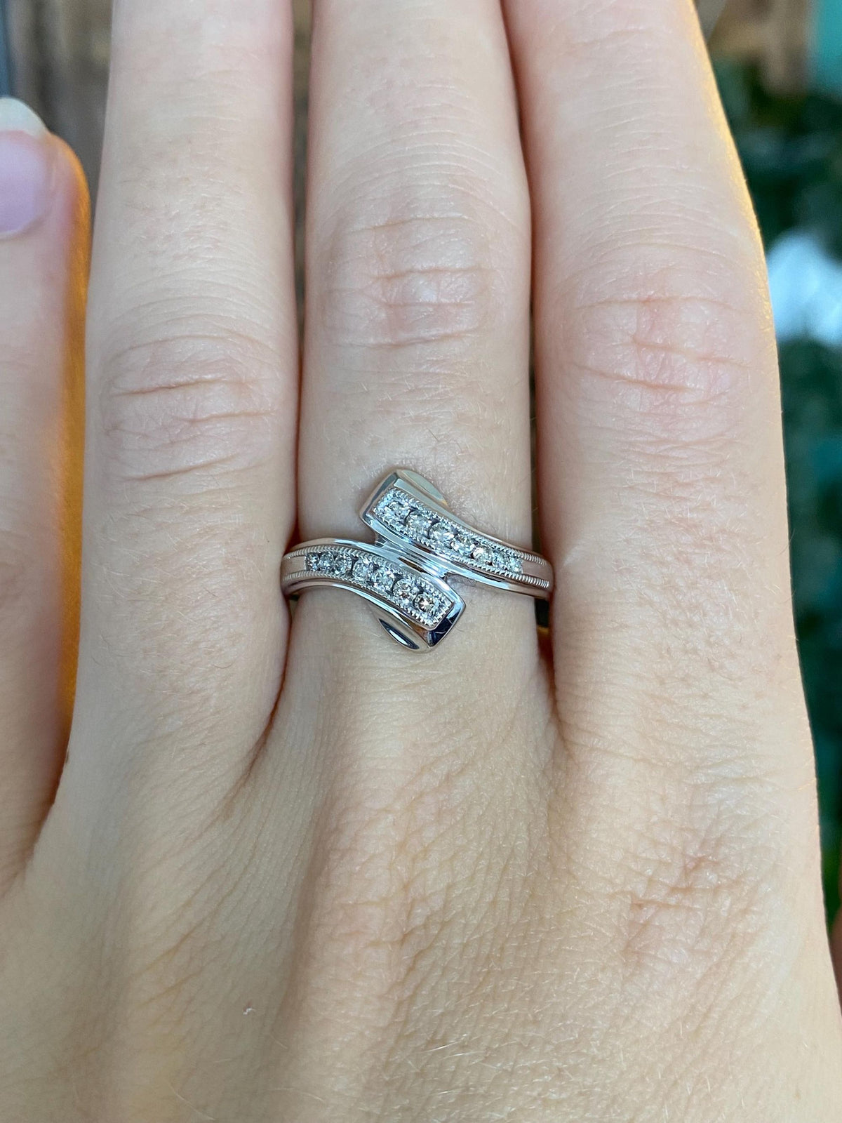 Vintage Solid 10k White Gold Diamonds Twist Ring - Size 7.75