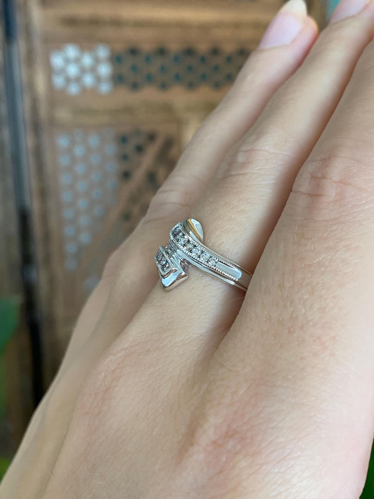 Vintage Solid 10k White Gold Diamonds Twist Ring - Size 7.75