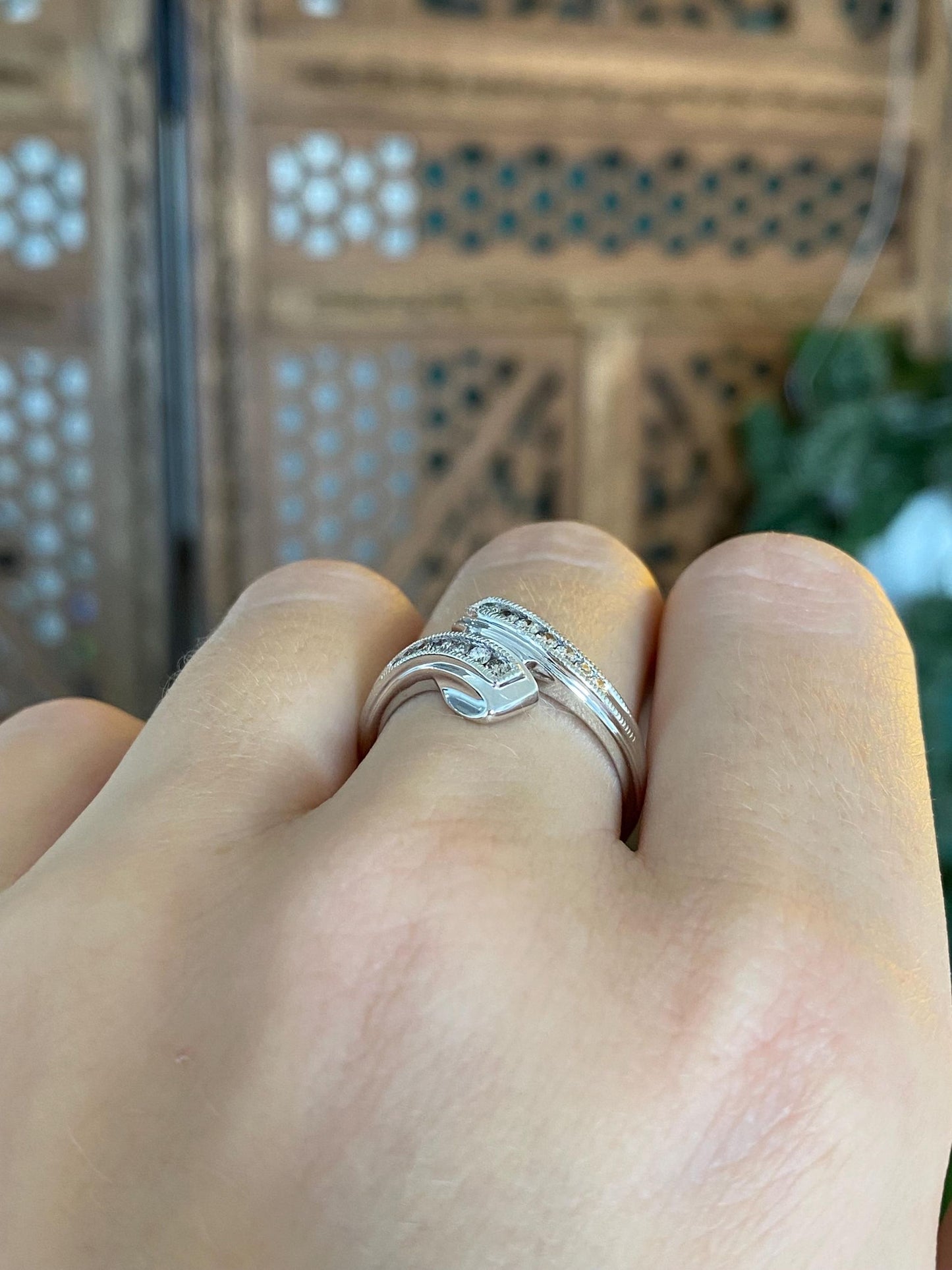 Vintage Solid 10k White Gold Diamonds Twist Ring - Size 7.75