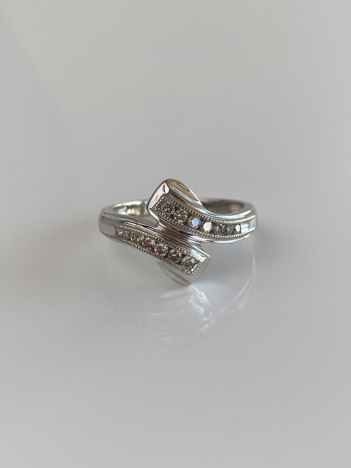 Vintage Solid 10k White Gold Diamonds Twist Ring - Size 7.75