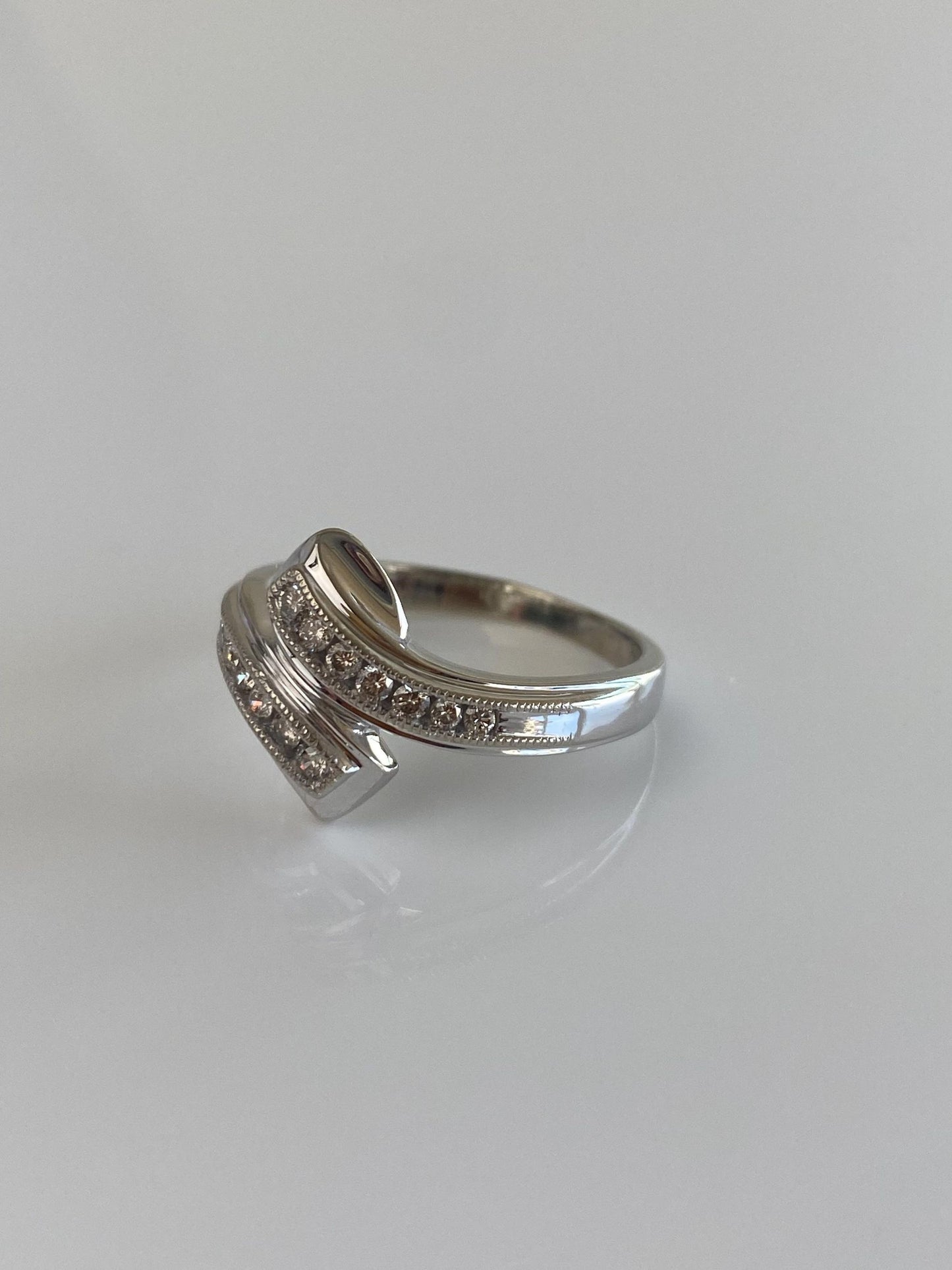 Vintage Solid 10k White Gold Diamonds Twist Ring - Size 7.75