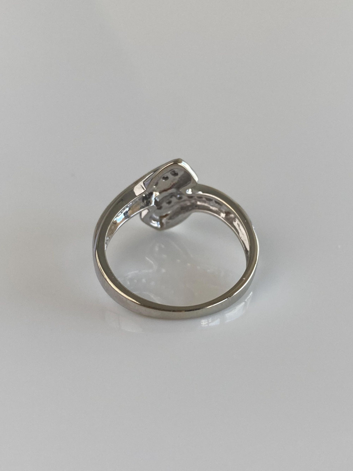 Vintage Solid 10k White Gold Diamonds Twist Ring - Size 7.75