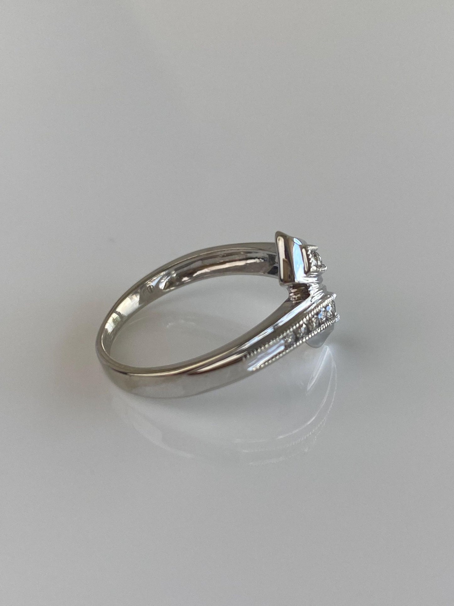Vintage Solid 10k White Gold Diamonds Twist Ring - Size 7.75