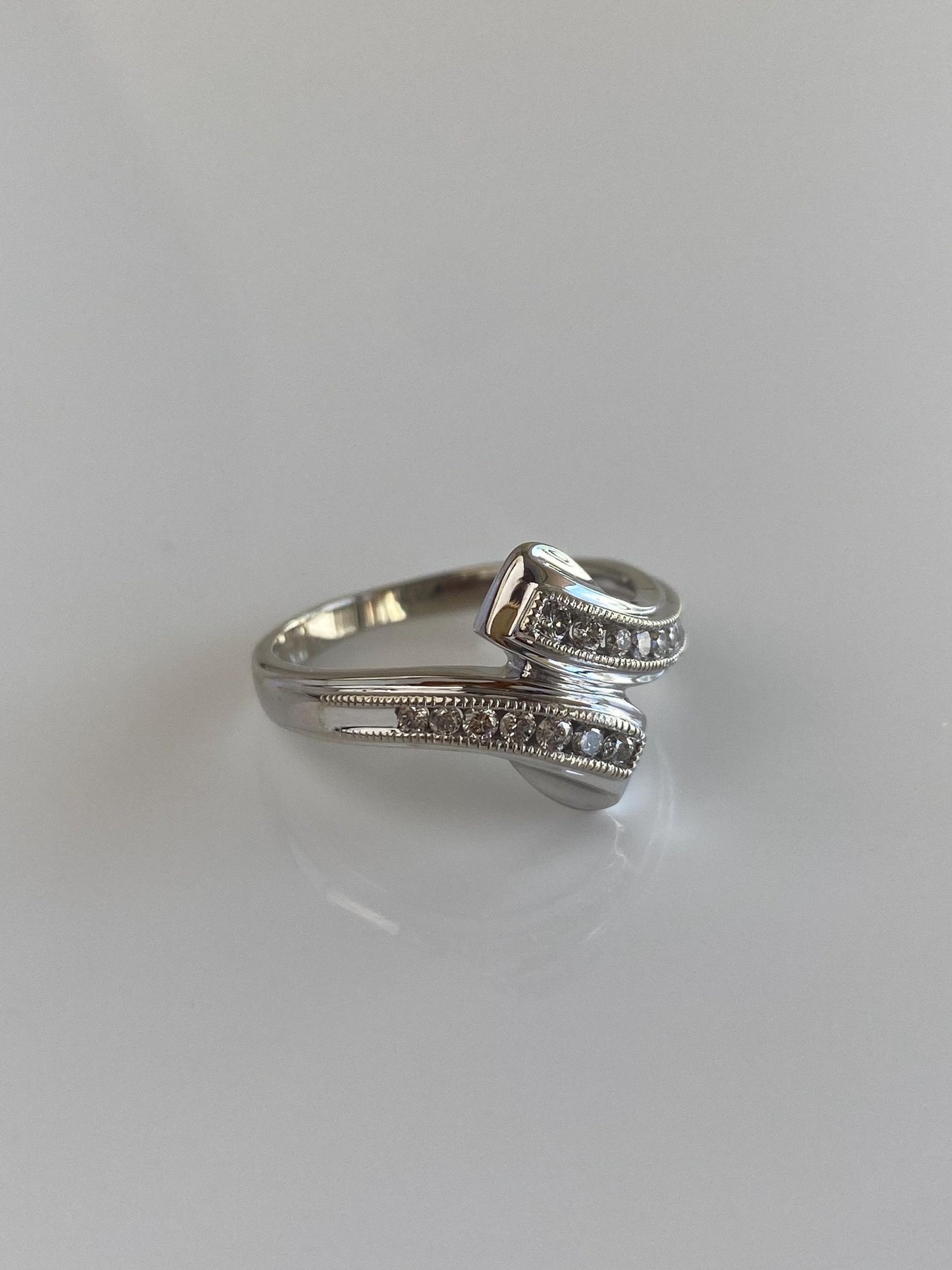 Vintage Solid 10k White Gold Diamonds Twist Ring - Size 7.75
