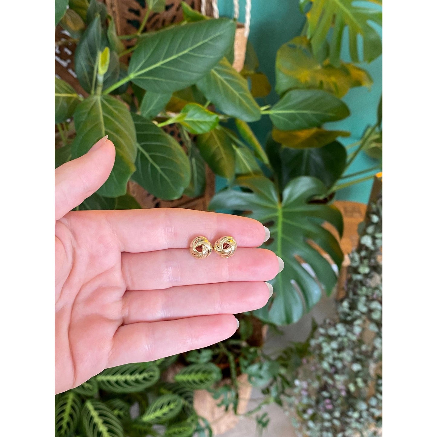 Vintage Solid 14k Yellow Gold Knot Stud Earrings