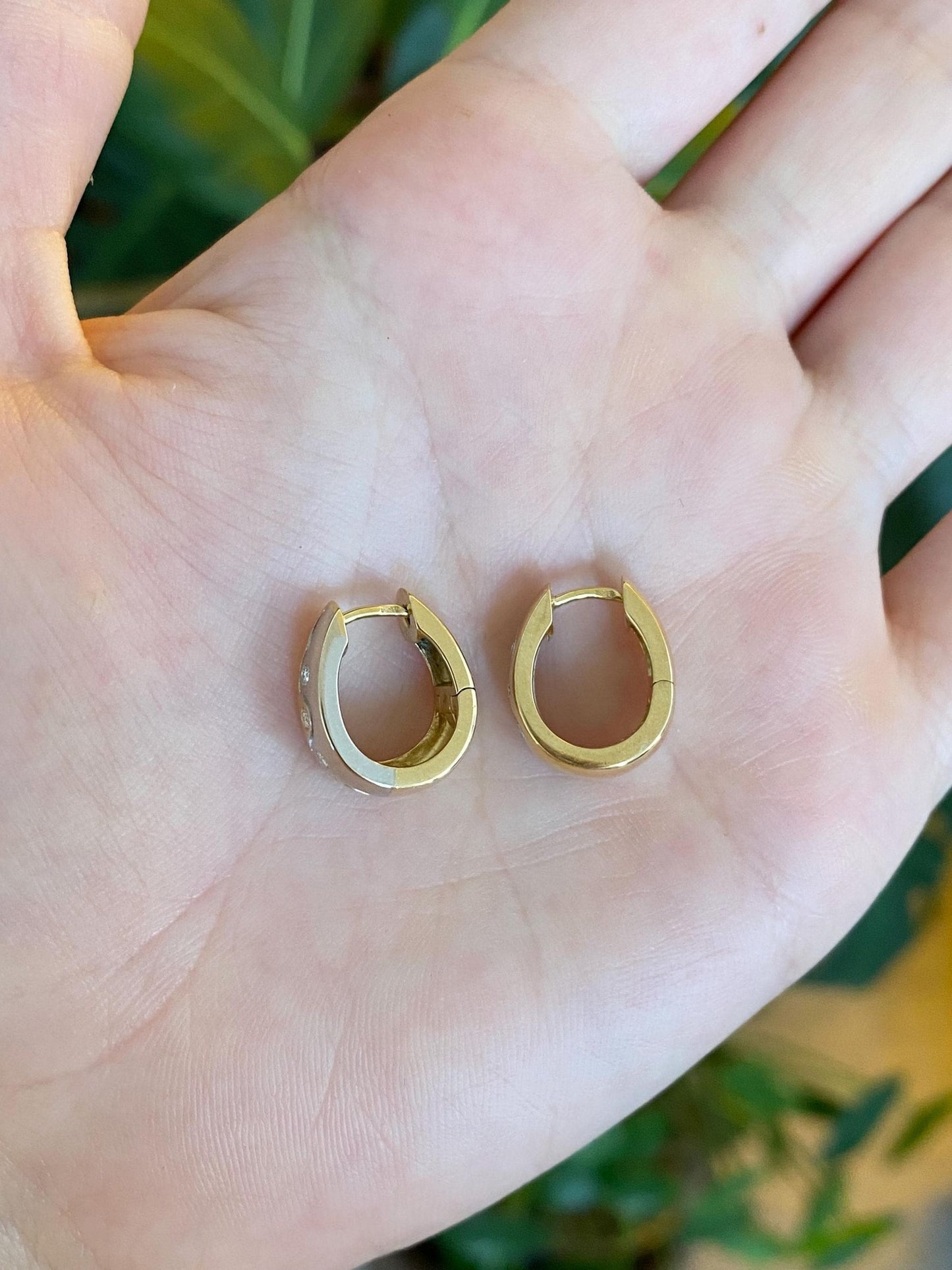 Vintage Solid 18k White & Yellow Gold Clear Sapphire Dotted Hoop Earrings