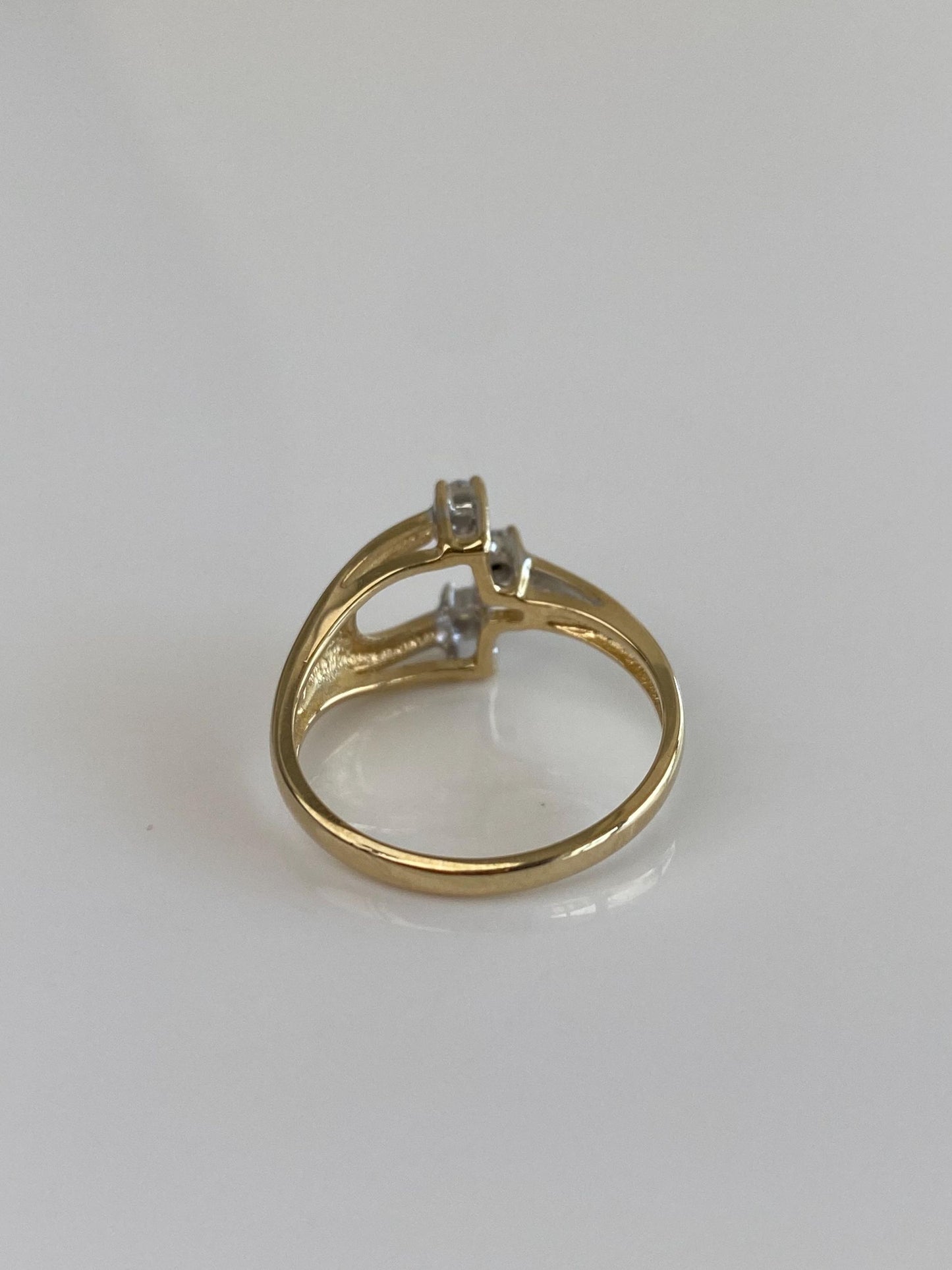 Vintage Solid 14k Yellow Gold Diamond Design Ring - Size 6