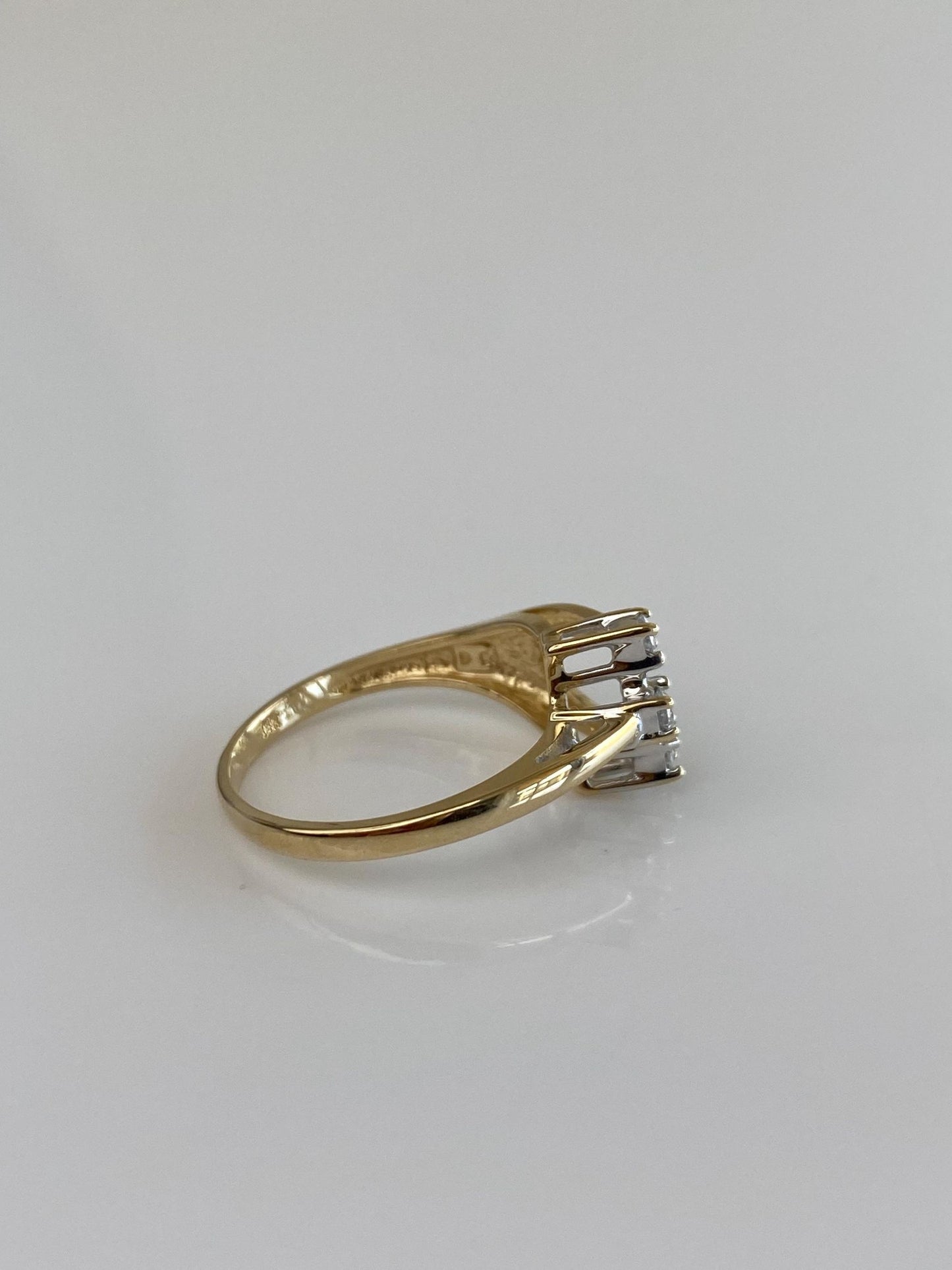 Vintage Solid 14k Yellow Gold Diamond Design Ring - Size 6