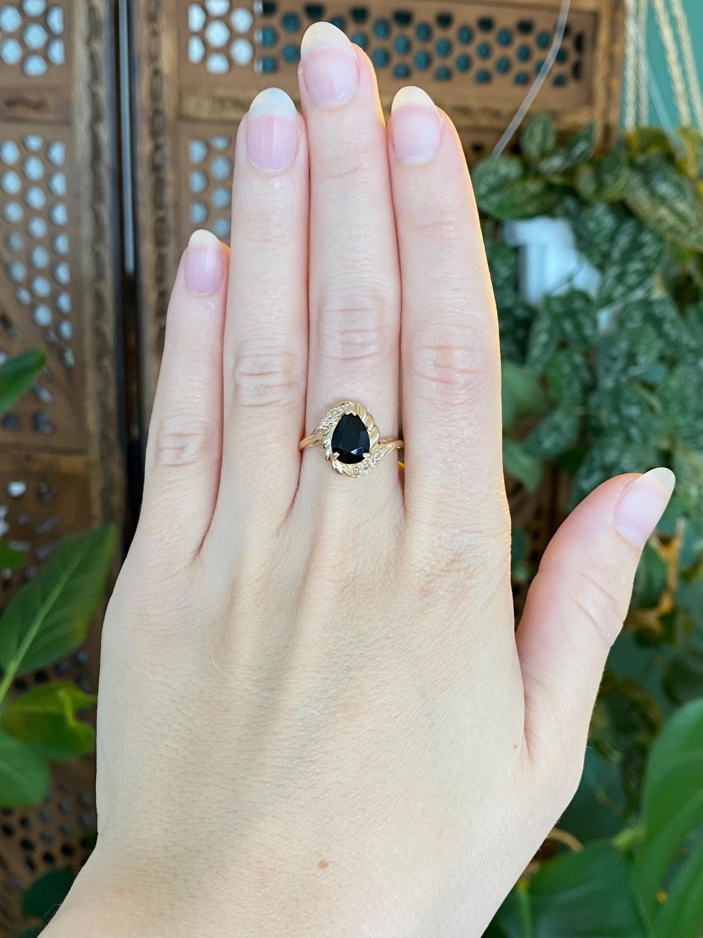 Vintage Solid 14k Yellow Gold Rose Cut Black Onyx Diamond Twist Ring - Size 7.5