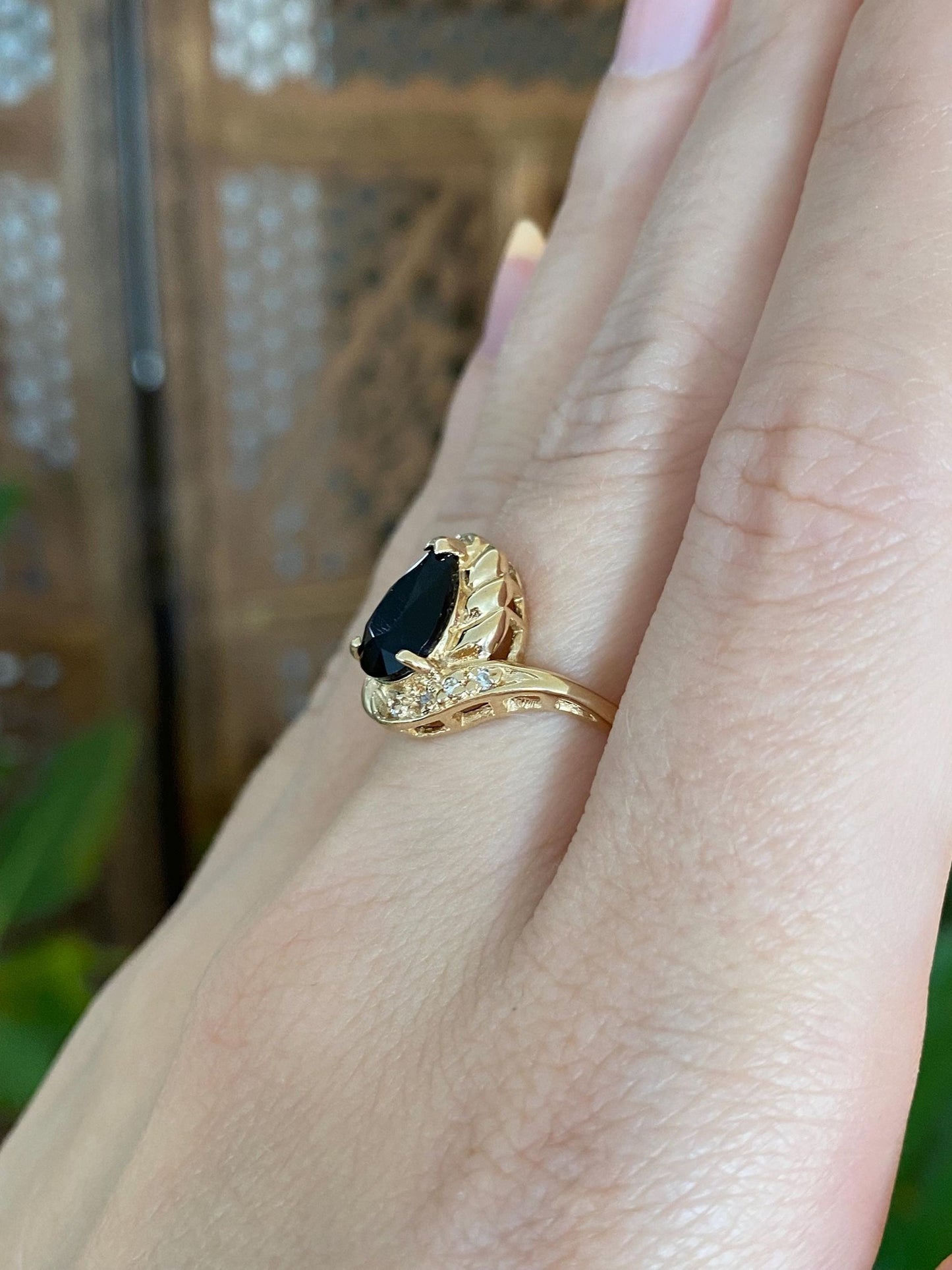 Vintage Solid 14k Yellow Gold Rose Cut Black Onyx Diamond Twist Ring - Size 7.5