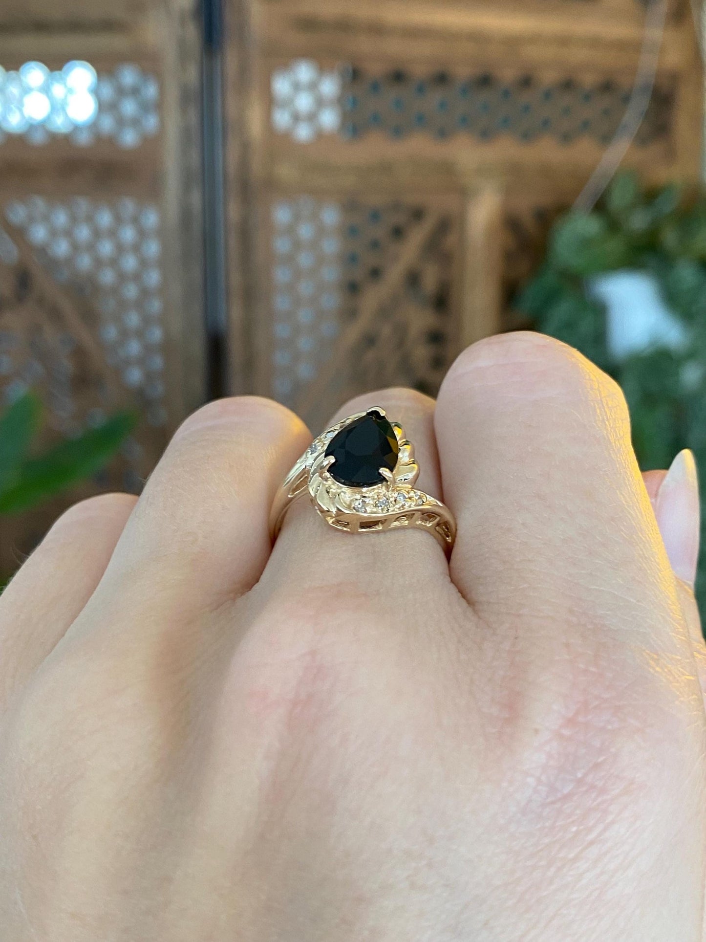 Vintage Solid 14k Yellow Gold Rose Cut Black Onyx Diamond Twist Ring - Size 7.5