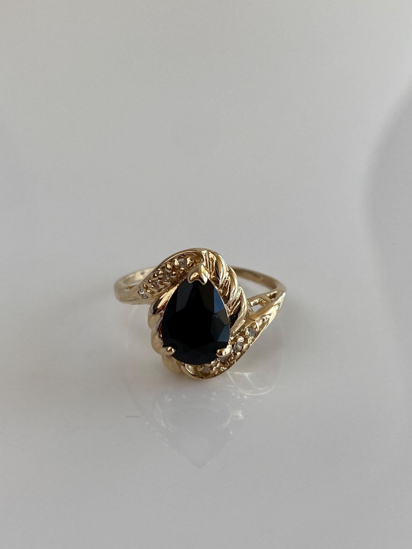 Vintage Solid 14k Yellow Gold Rose Cut Black Onyx Diamond Twist Ring - Size 7.5