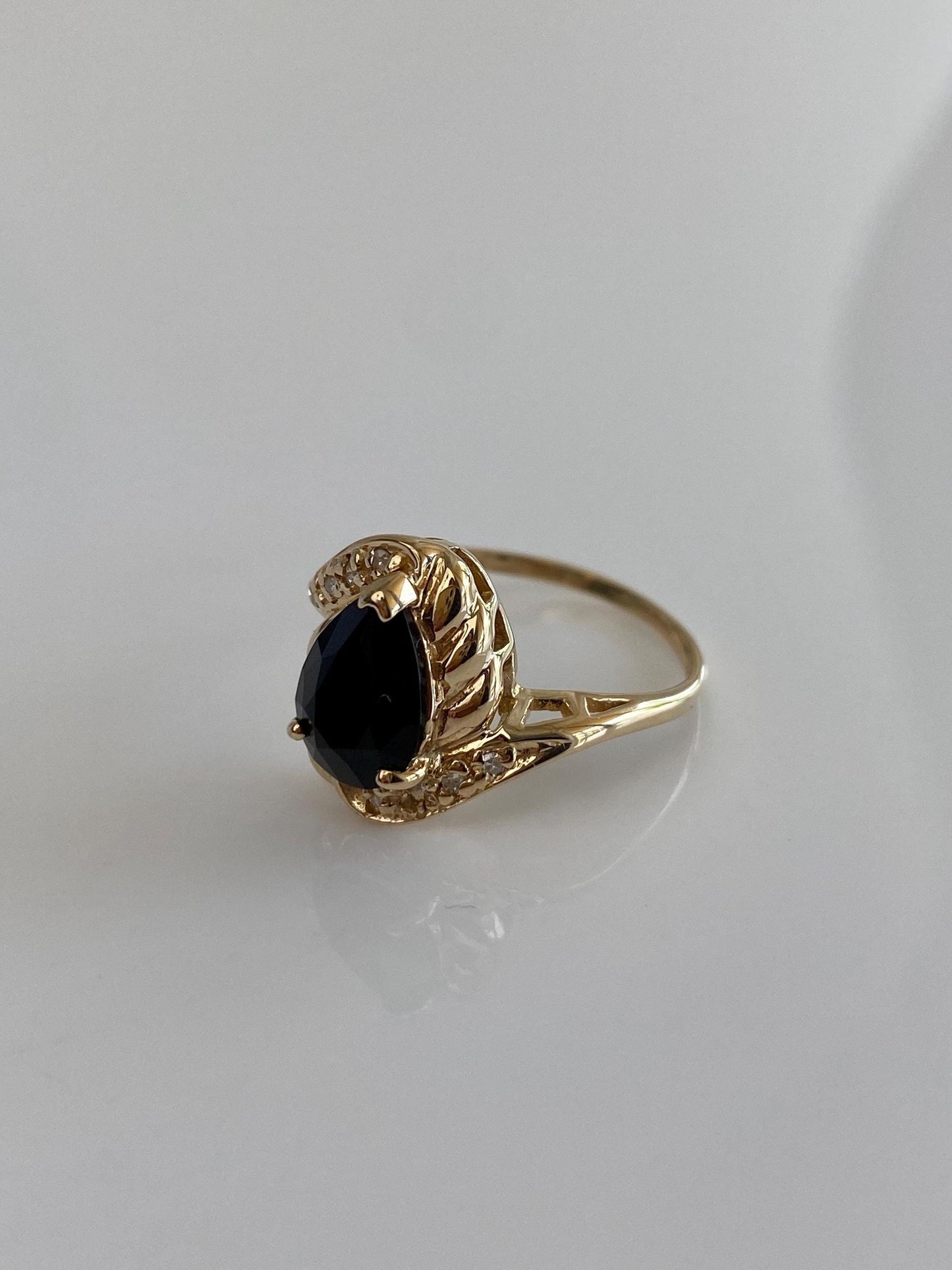 Vintage Solid 14k Yellow Gold Rose Cut Black Onyx Diamond Twist Ring - Size 7.5