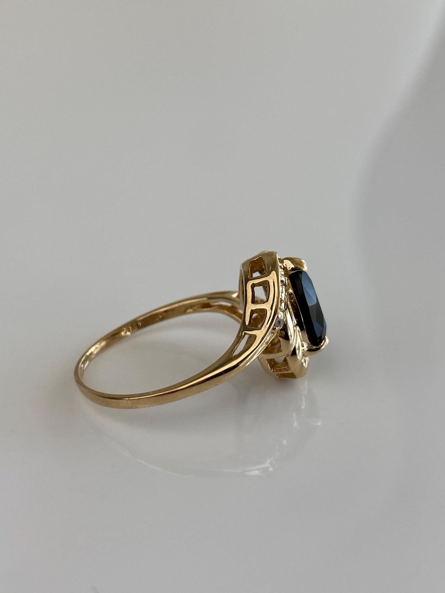 Vintage Solid 14k Yellow Gold Rose Cut Black Onyx Diamond Twist Ring - Size 7.5