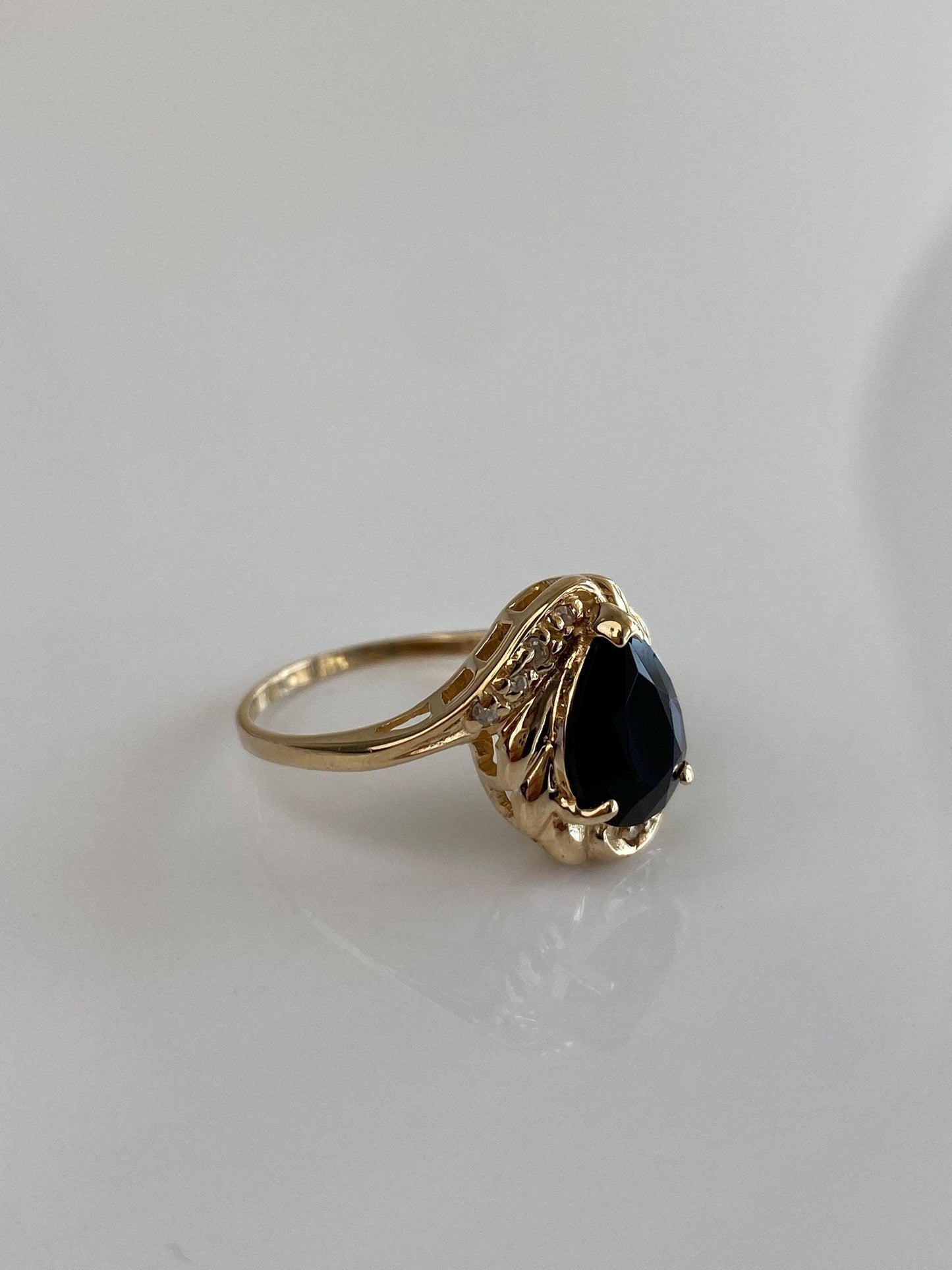Vintage Solid 14k Yellow Gold Rose Cut Black Onyx Diamond Twist Ring - Size 7.5