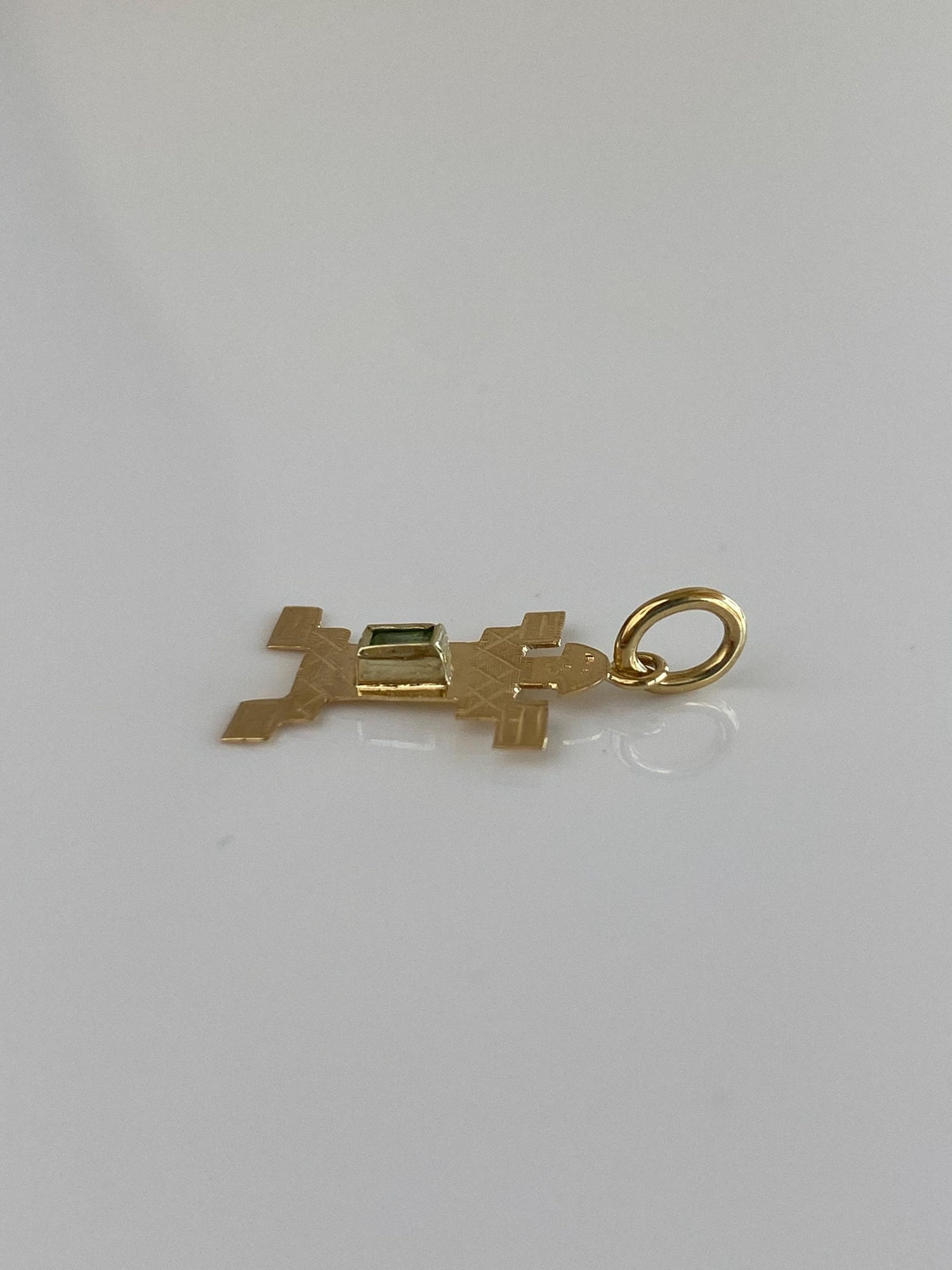 Vintage Solid 18k Yellow Gold Emerald Inca Charm