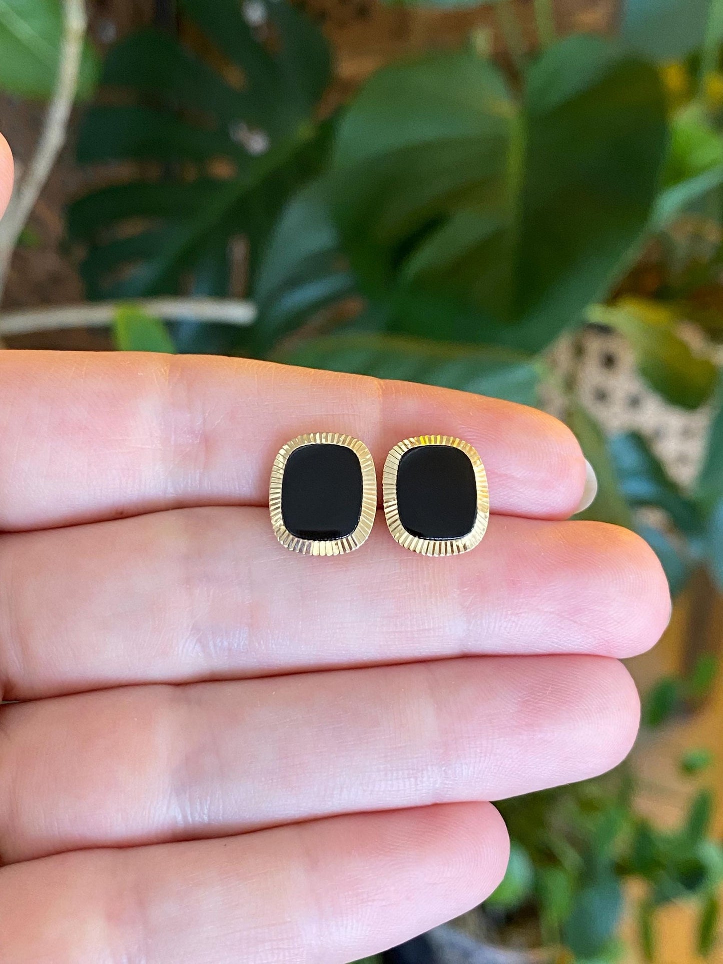 Vintage 14k Yellow Gold Onyx Engine Turned Stud Earrings