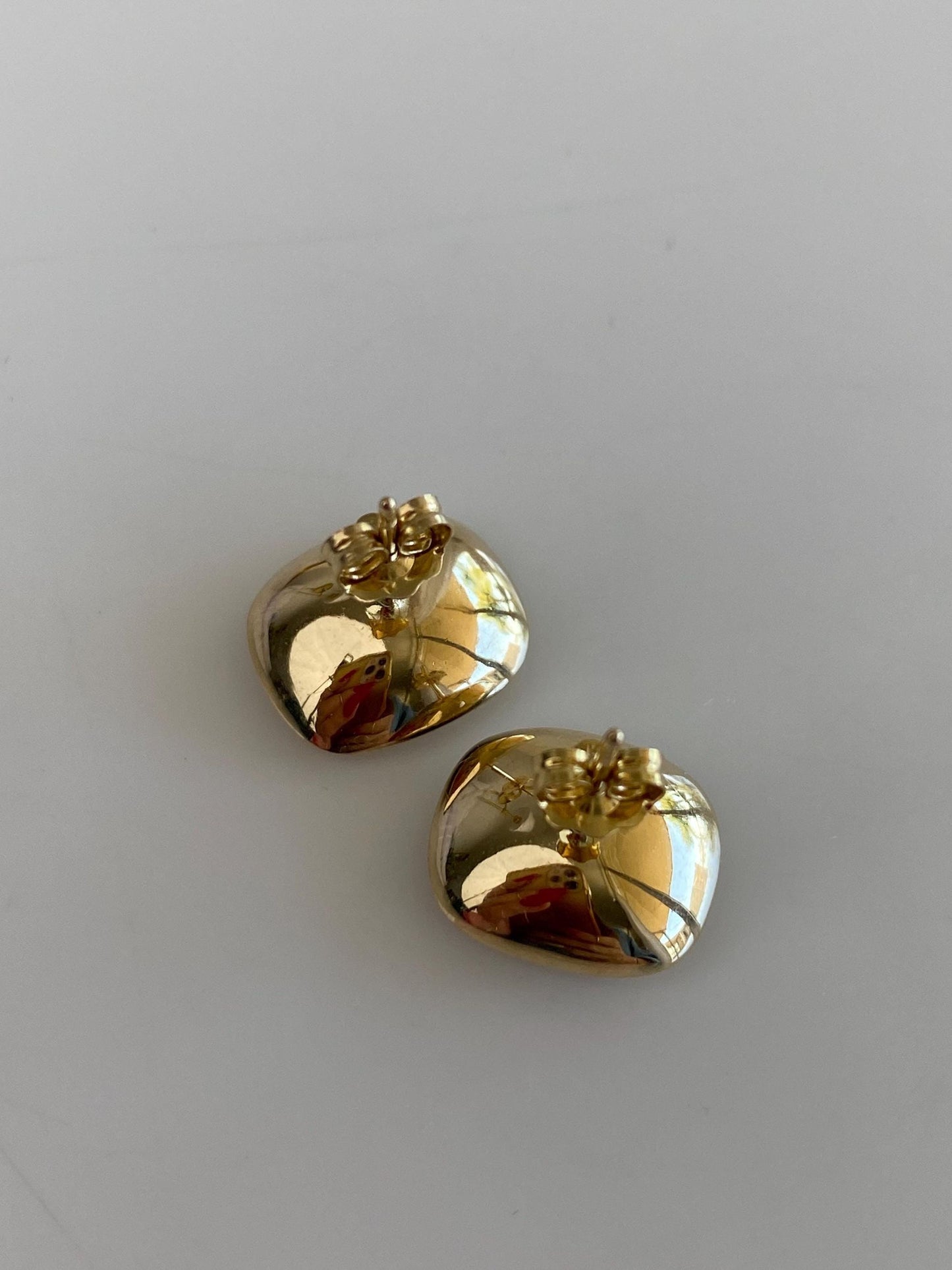 Vintage 14k Yellow Gold Onyx Engine Turned Stud Earrings