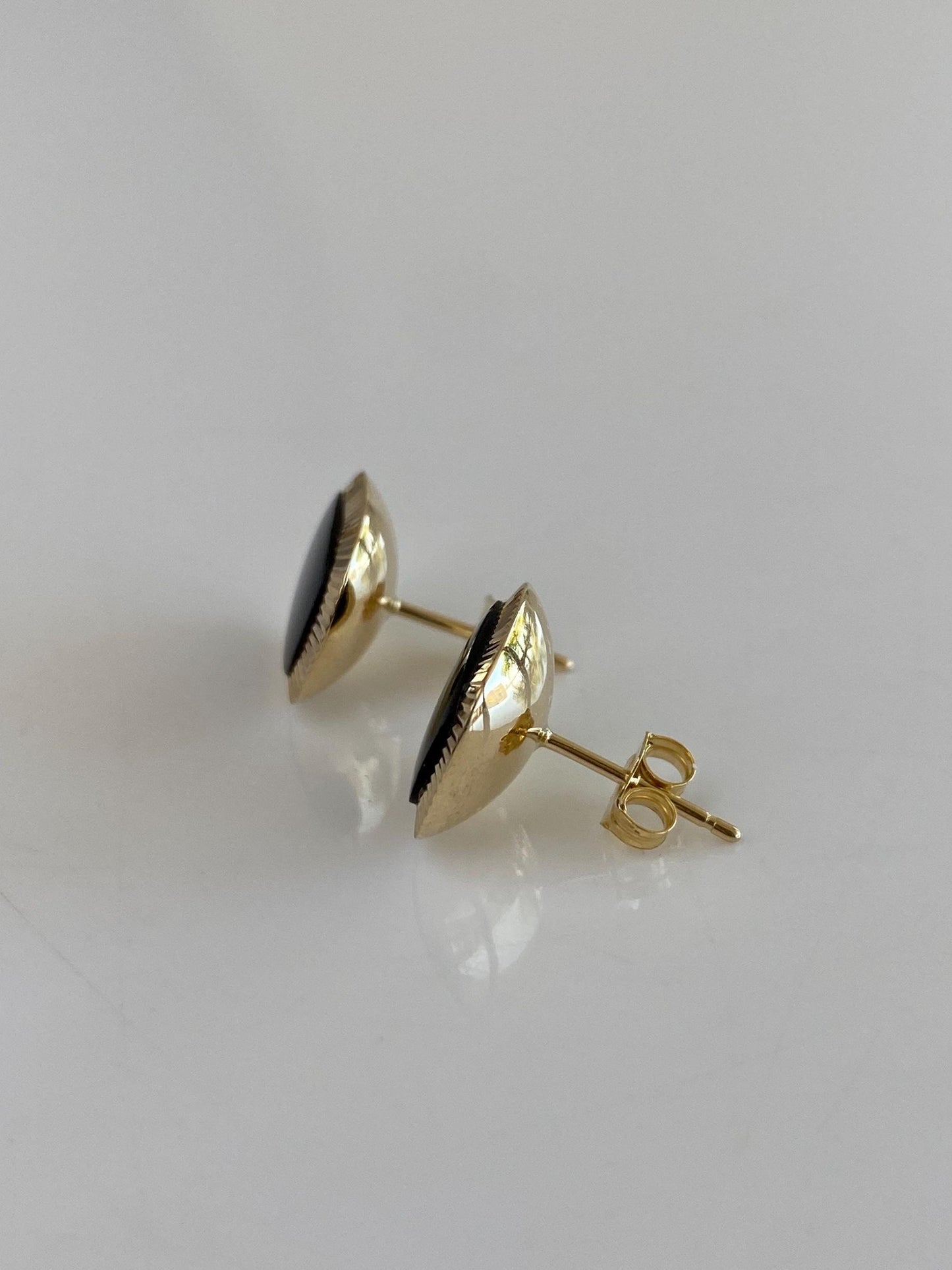 Vintage 14k Yellow Gold Onyx Engine Turned Stud Earrings