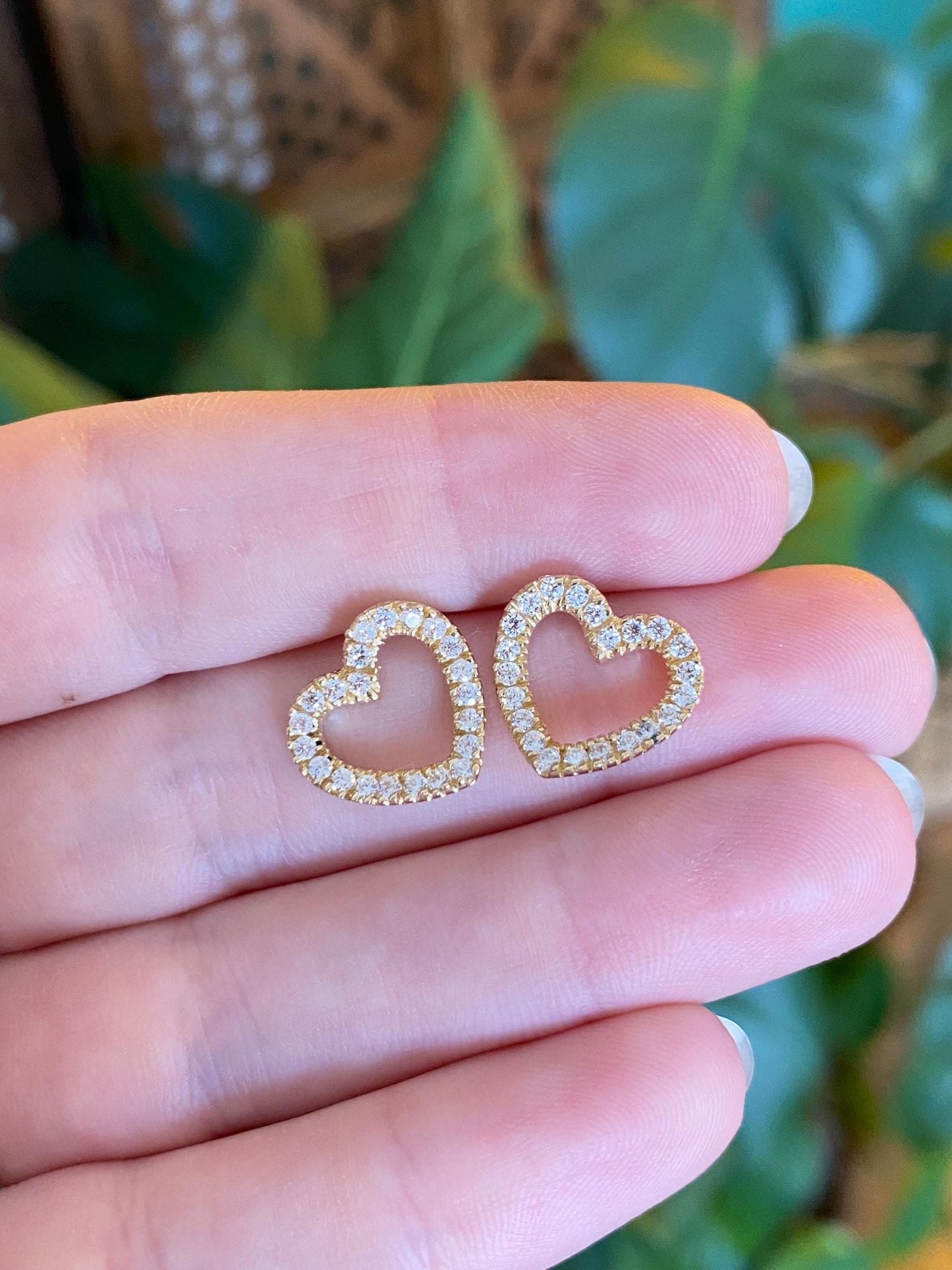 Vintage Solid 14k Yellow Gold Clear Cubic Zirconia Heart Stud Earrings