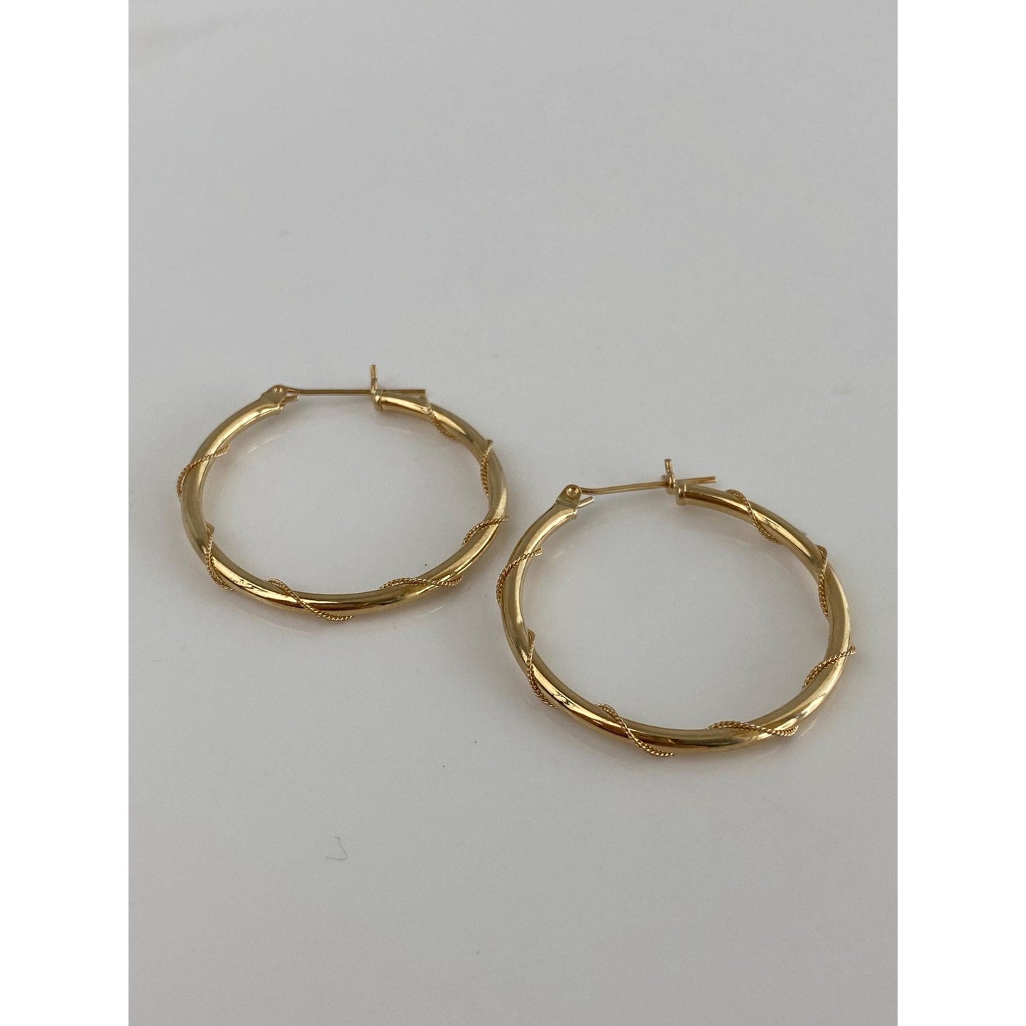 Vintage 14k Yellow Gold Twist Hoop Earrings