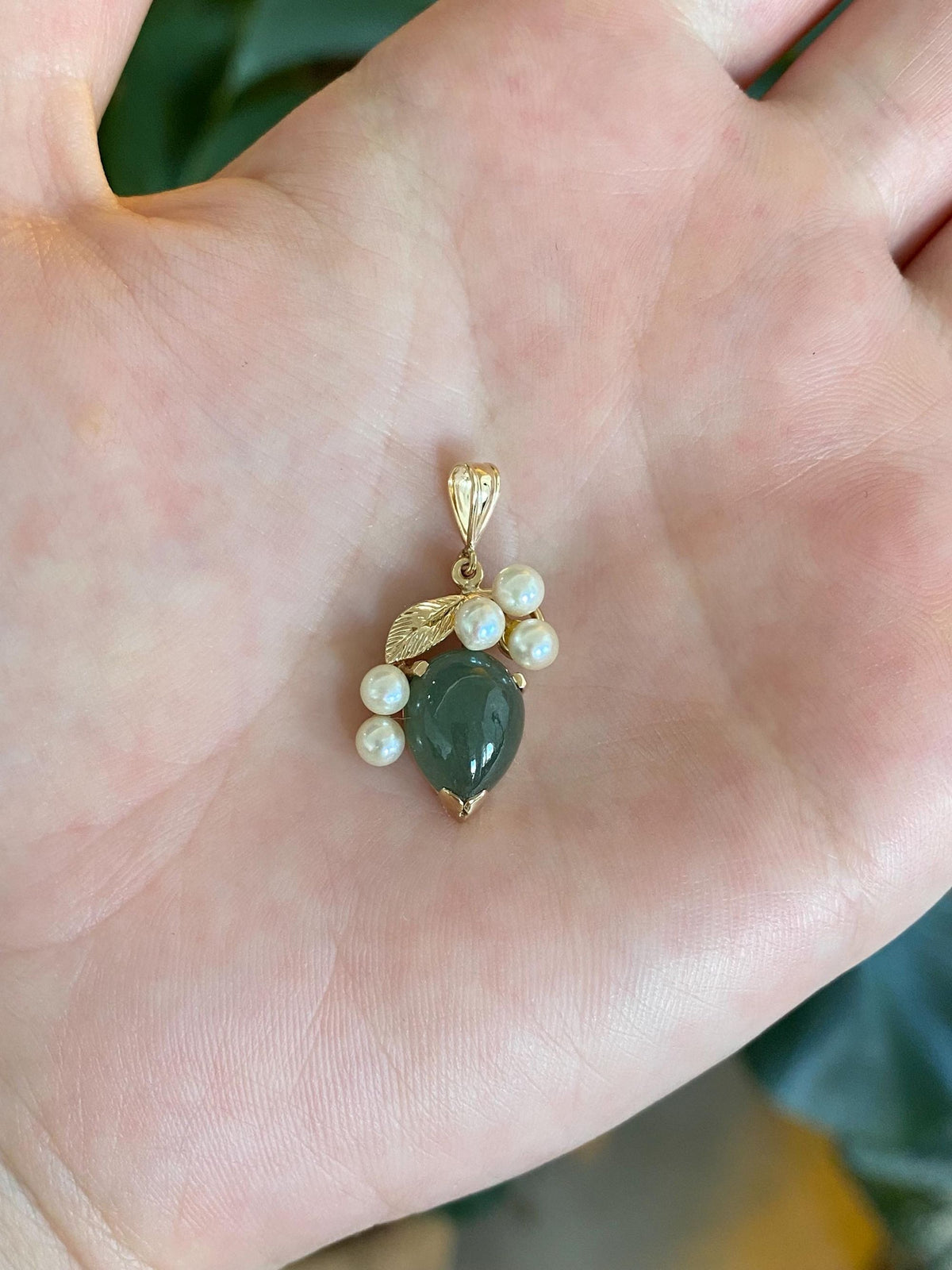 Vintage Solid 14k Yellow Gold Jade Pearls Leaf Charm