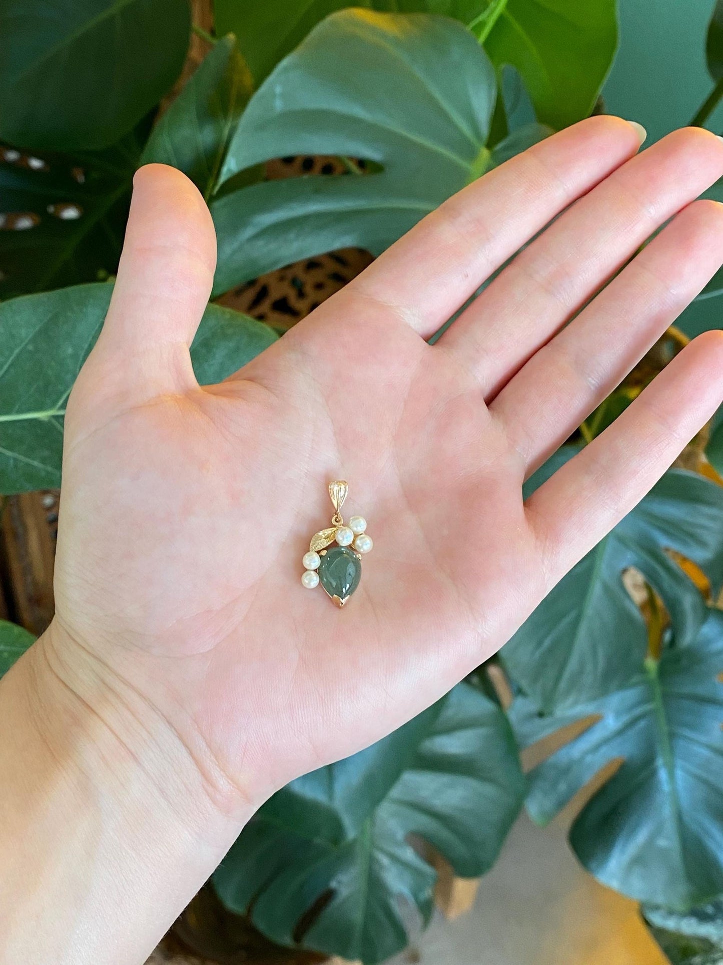 Vintage Solid 14k Yellow Gold Jade Pearls Leaf Charm