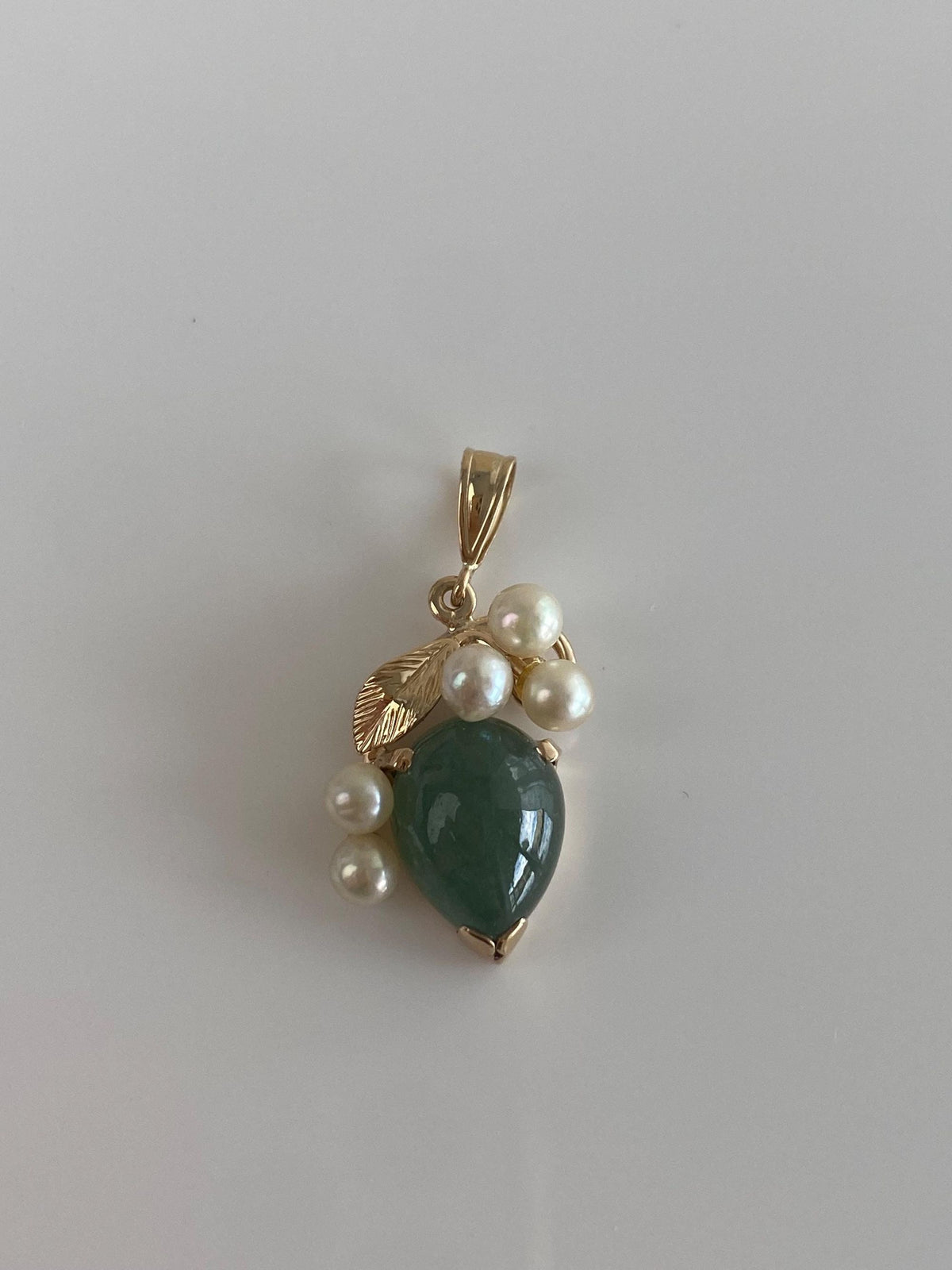 Vintage Solid 14k Yellow Gold Jade Pearls Leaf Charm