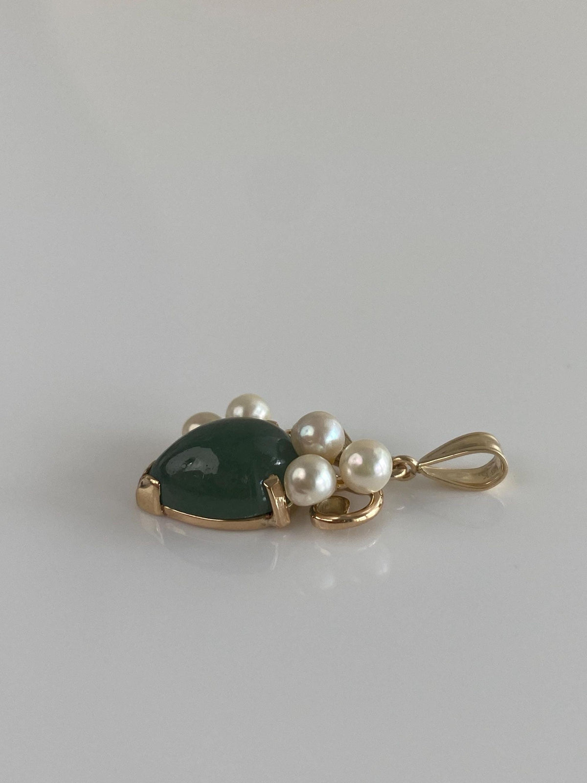 Vintage Solid 14k Yellow Gold Jade Pearls Leaf Charm