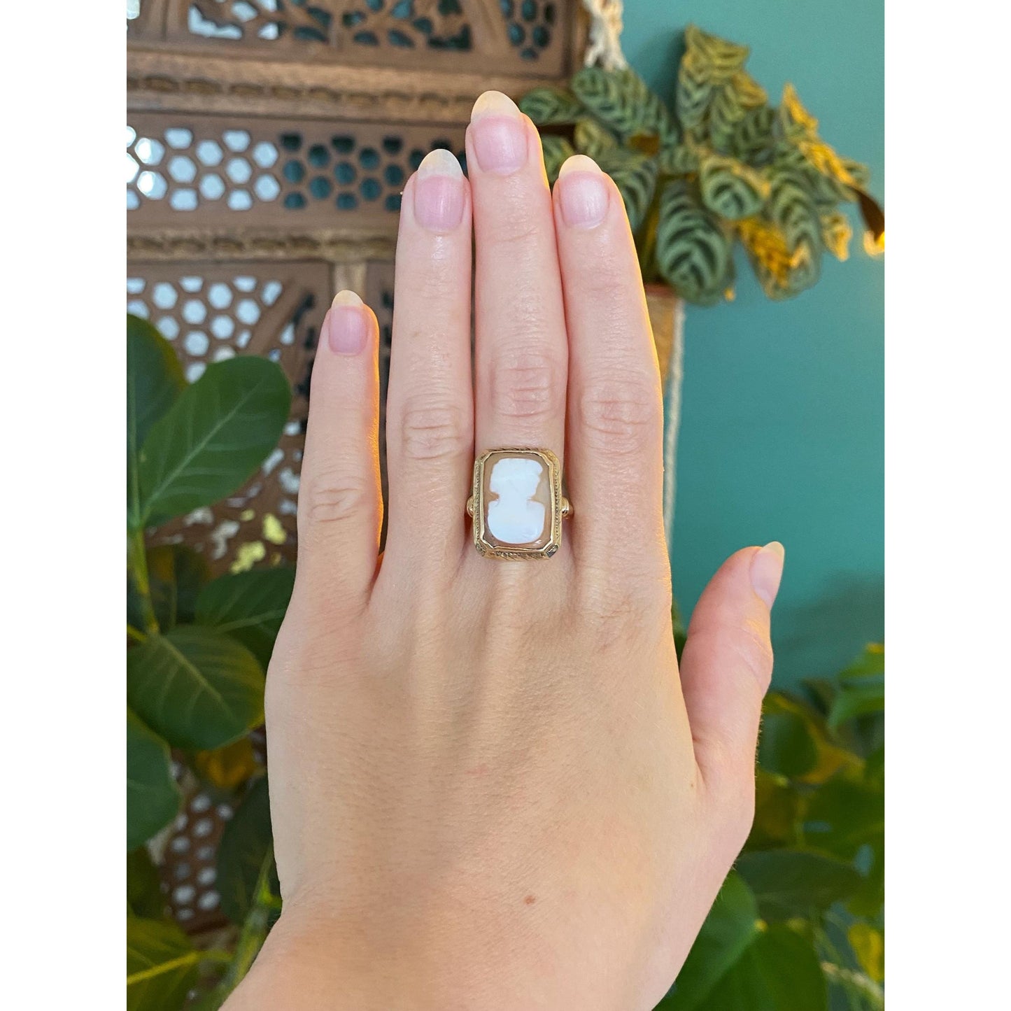 Vintage Solid 10k Yellow Gold Cameo Ring - Size 9.75
