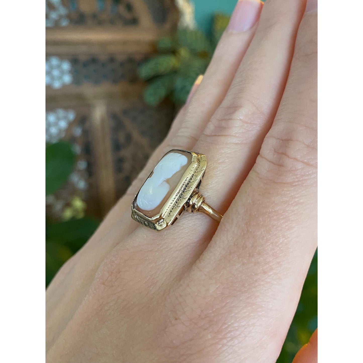 Vintage Solid 10k Yellow Gold Cameo Ring - Size 9.75