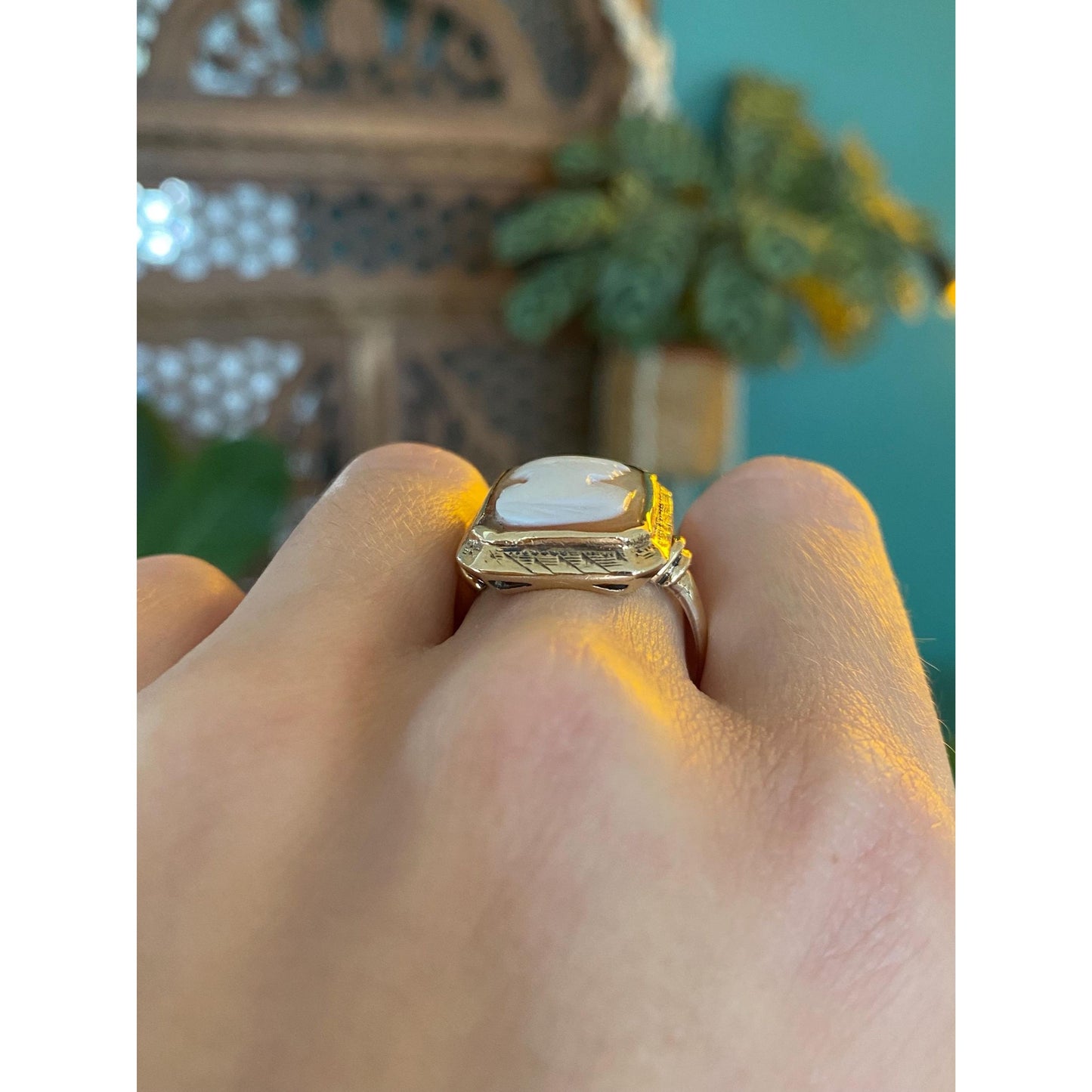 Vintage Solid 10k Yellow Gold Cameo Ring - Size 9.75