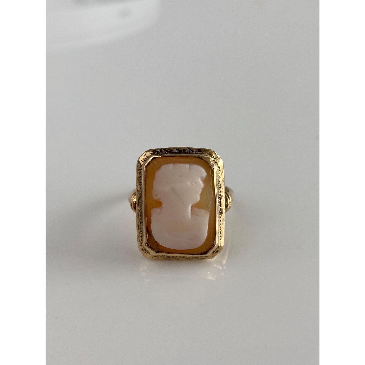 Vintage Solid 10k Yellow Gold Cameo Ring - Size 9.75