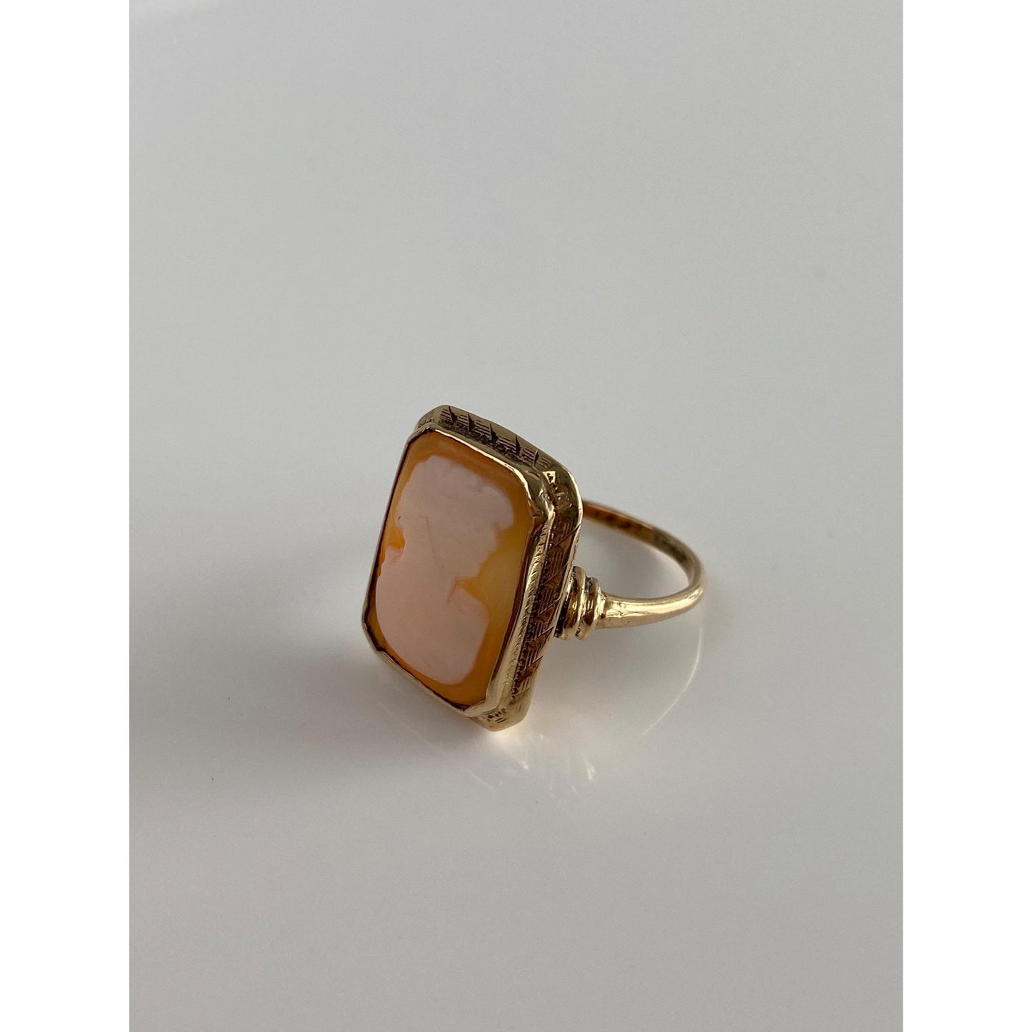 Vintage Solid 10k Yellow Gold Cameo Ring - Size 9.75