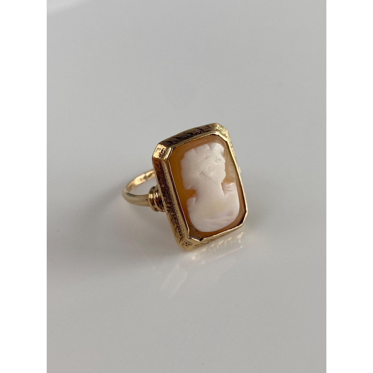 Vintage Solid 10k Yellow Gold Cameo Ring - Size 9.75