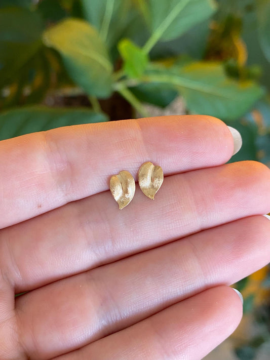 Vintage Solid 14k Yellow Gold Satin Leaf Stud Earrings