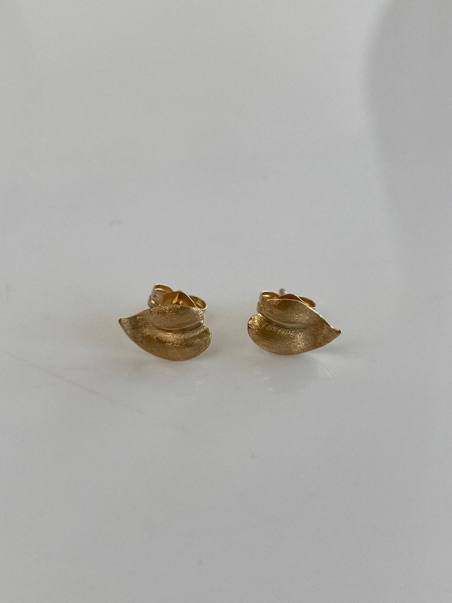 Vintage Solid 14k Yellow Gold Satin Leaf Stud Earrings