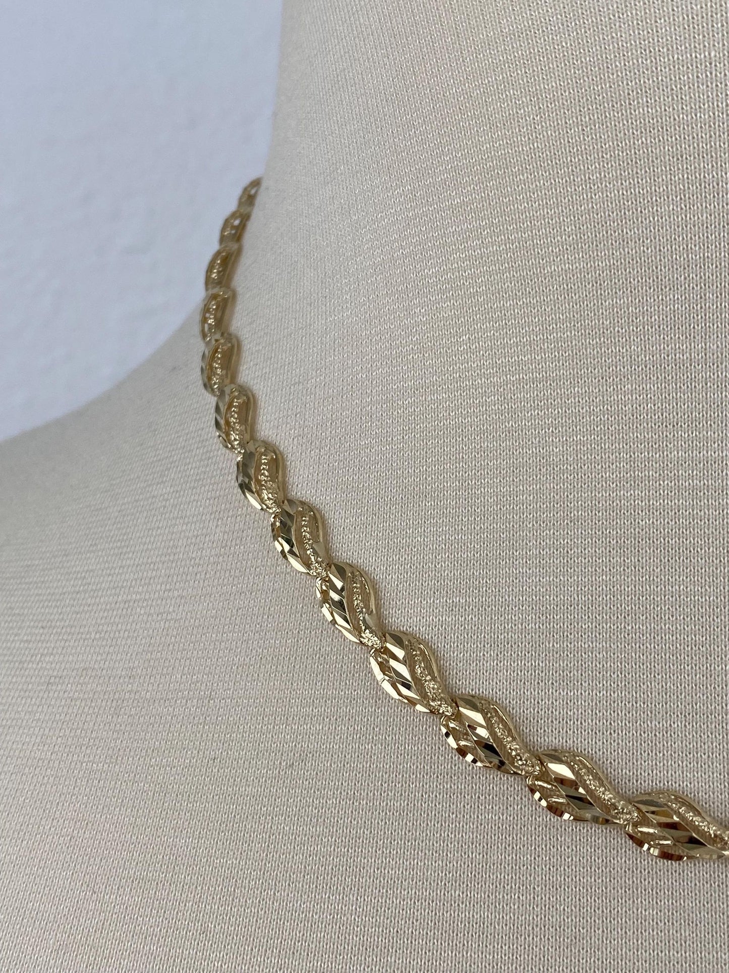 Vintage Solid 10k Yellow Gold Diamond Cut Link Necklace - 17 inches