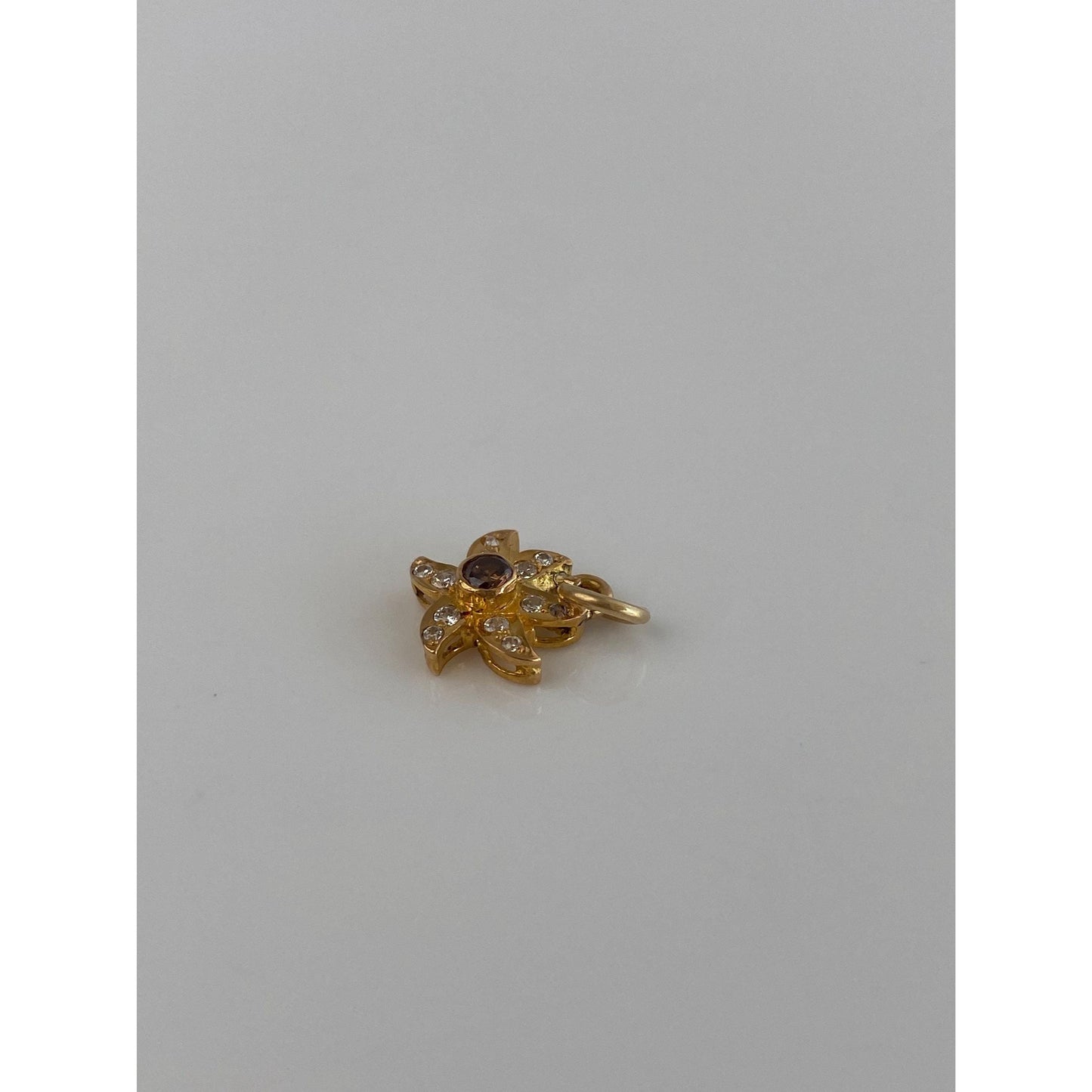 Vintage Solid 18k Yellow Gold Cubic Zirconia Abstract Flower Charm