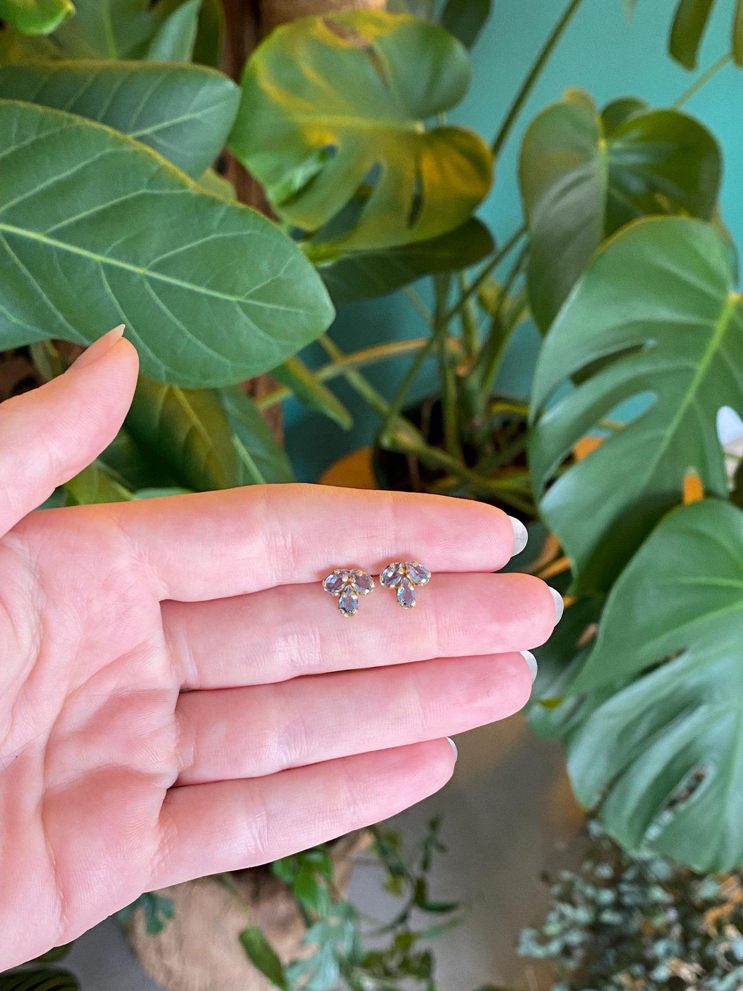 Vintage Solid 18k Yellow Gold Aquamarine Stud Earrings