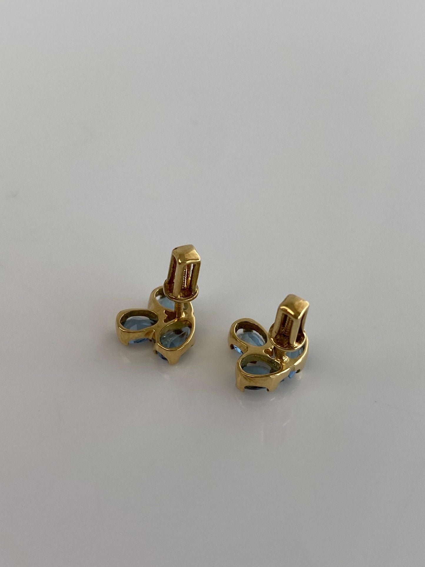 Vintage Solid 18k Yellow Gold Aquamarine Stud Earrings