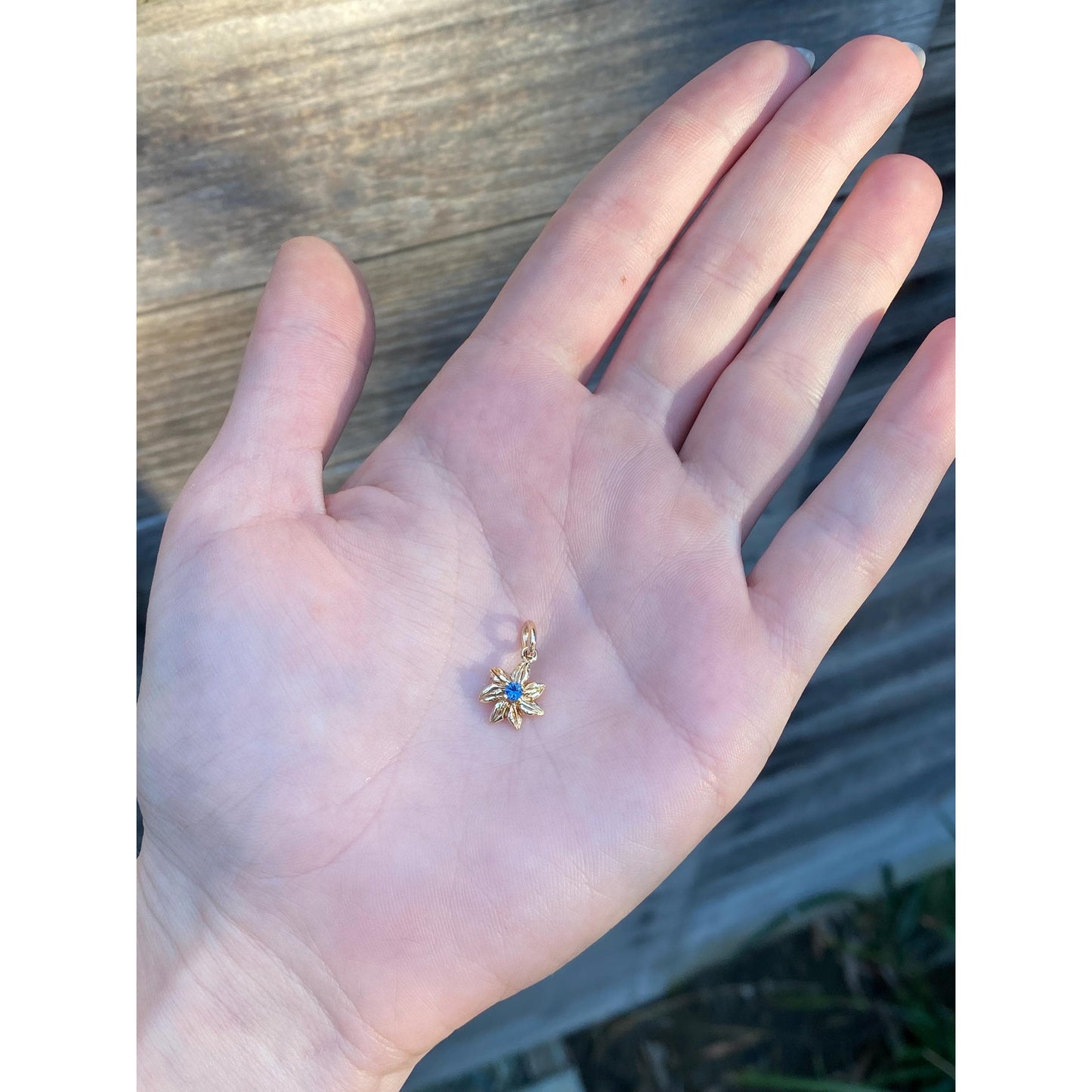 Vintage Solid 14k Yellow Gold Blue Spinel Flower Charm