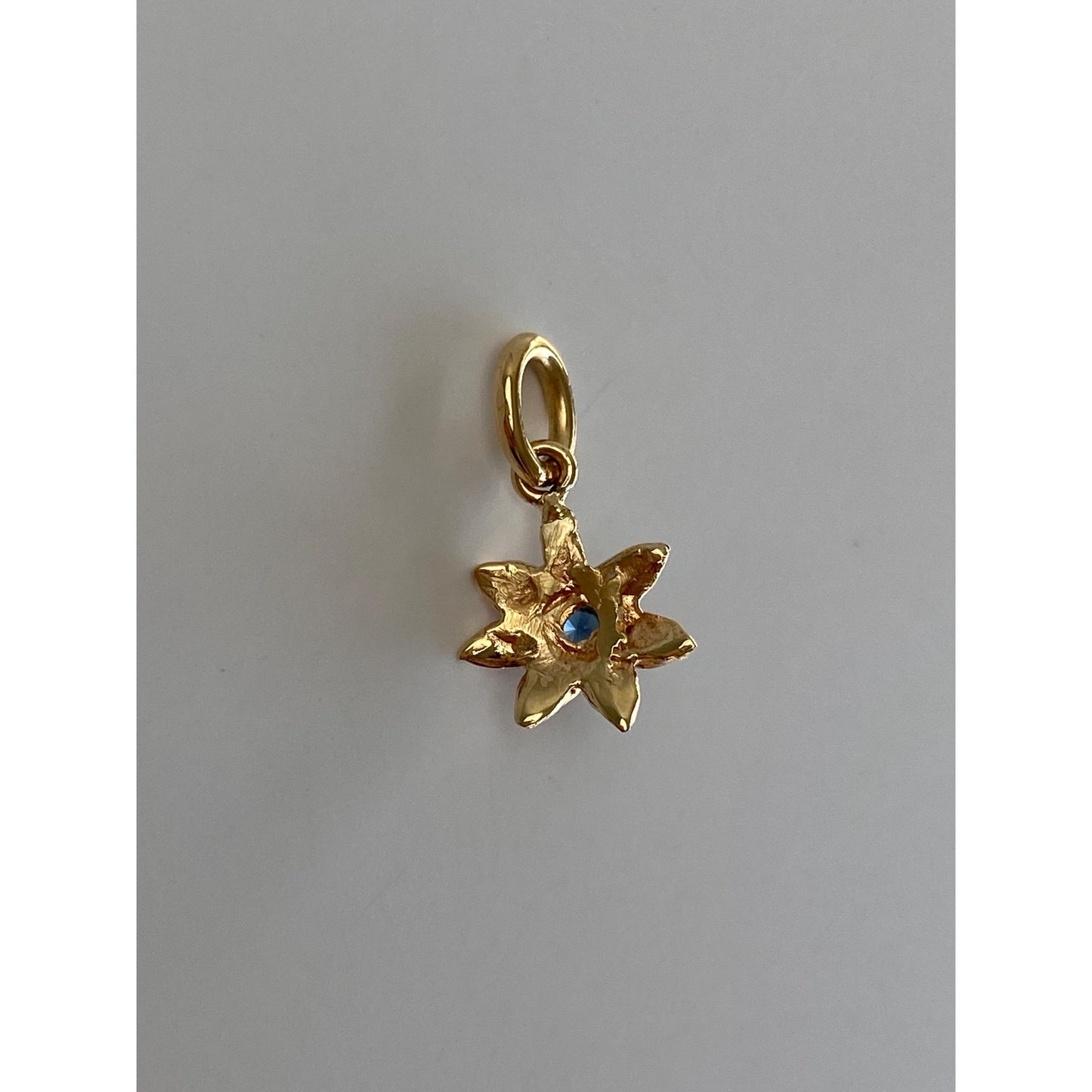 Vintage Solid 14k Yellow Gold Blue Spinel Flower Charm